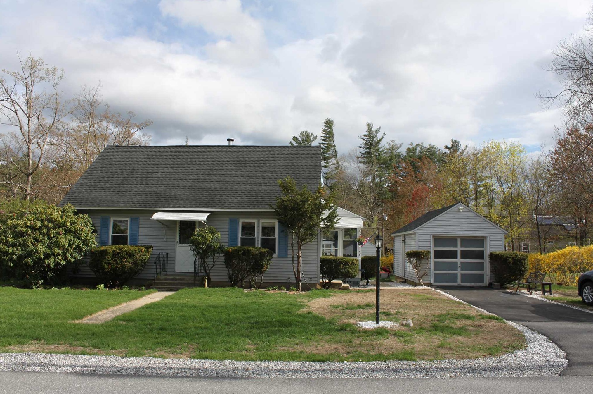39 Seabee St, Manchester, NH 03110-6465