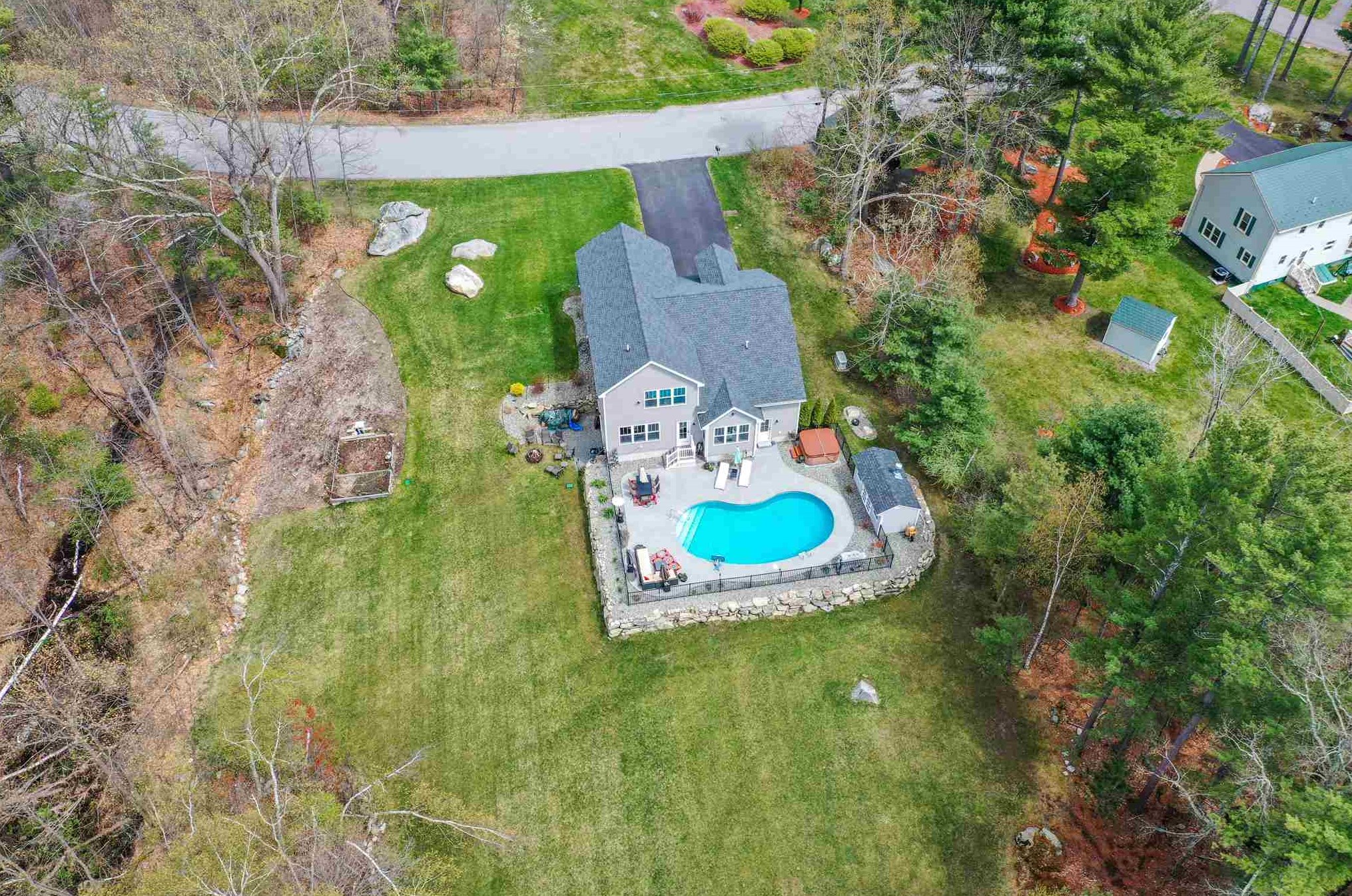 4 Luann Ln, Pelham, NH 03076