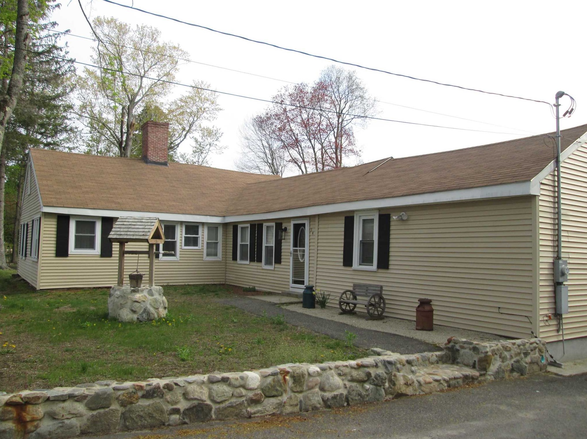 34 Charles Bancroft Hwy, Hudson, NH 03052 exterior