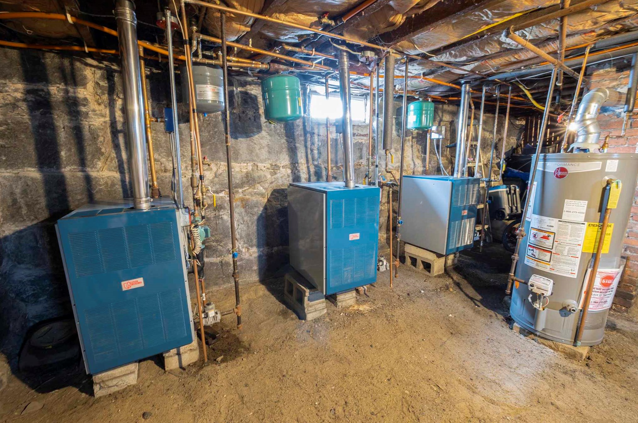 343 Auburn St, Manchester NH 03103-4805 exterior