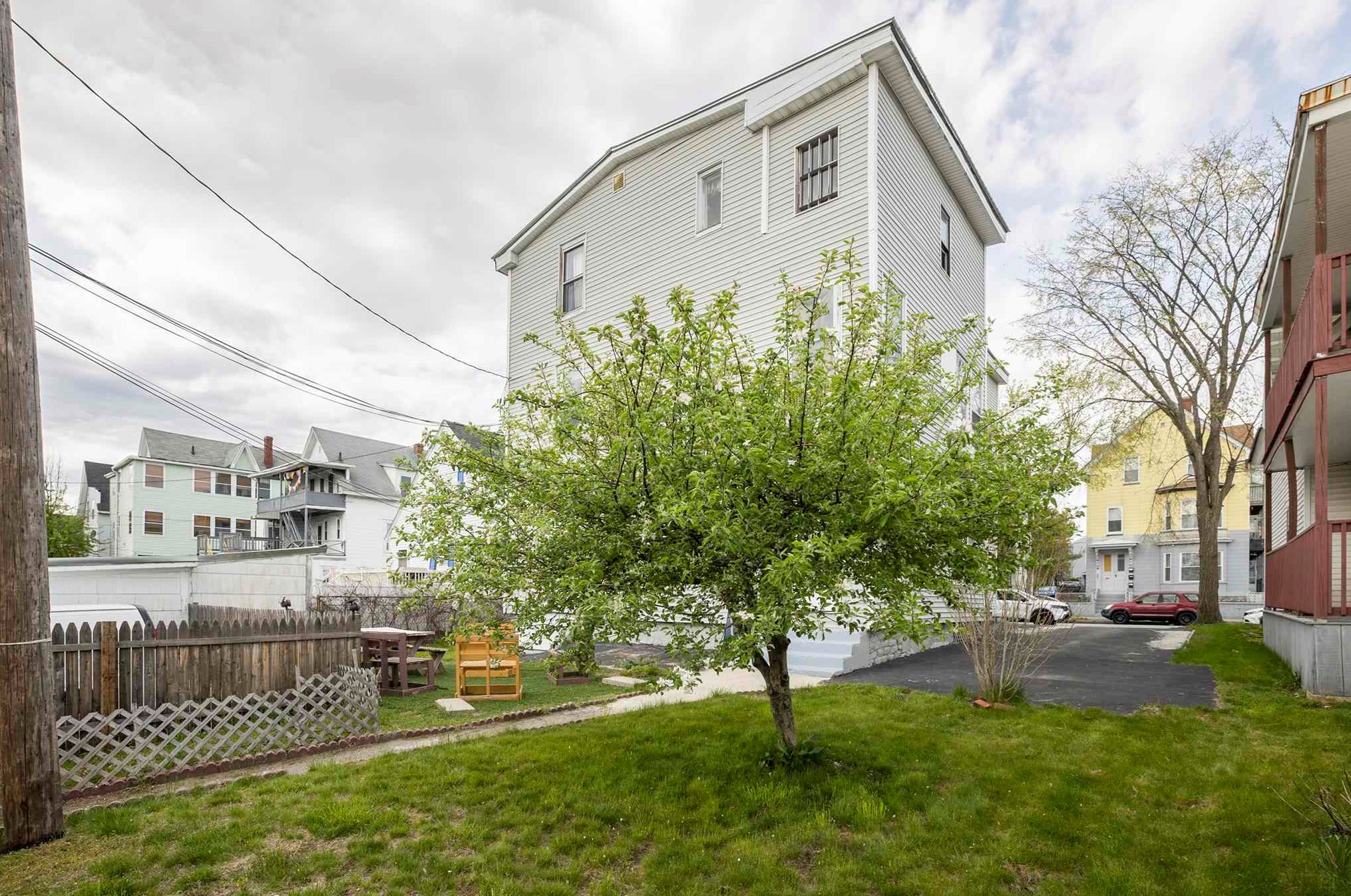 343 Auburn St, Manchester NH 03103-4805 exterior