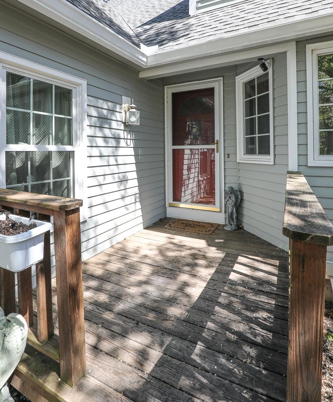 379 Winding Pond Rd, Londonderry, NH 03053