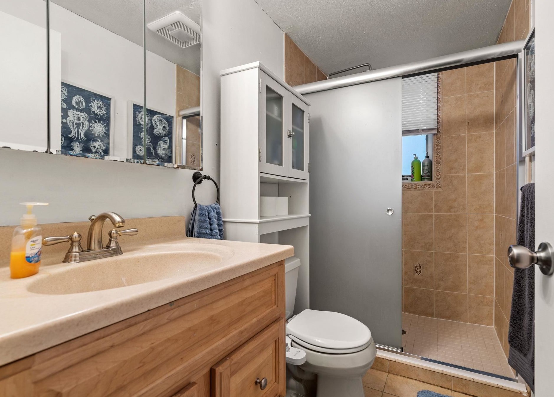 8 Kipford Way, Nashua NH 03063-1504 exterior