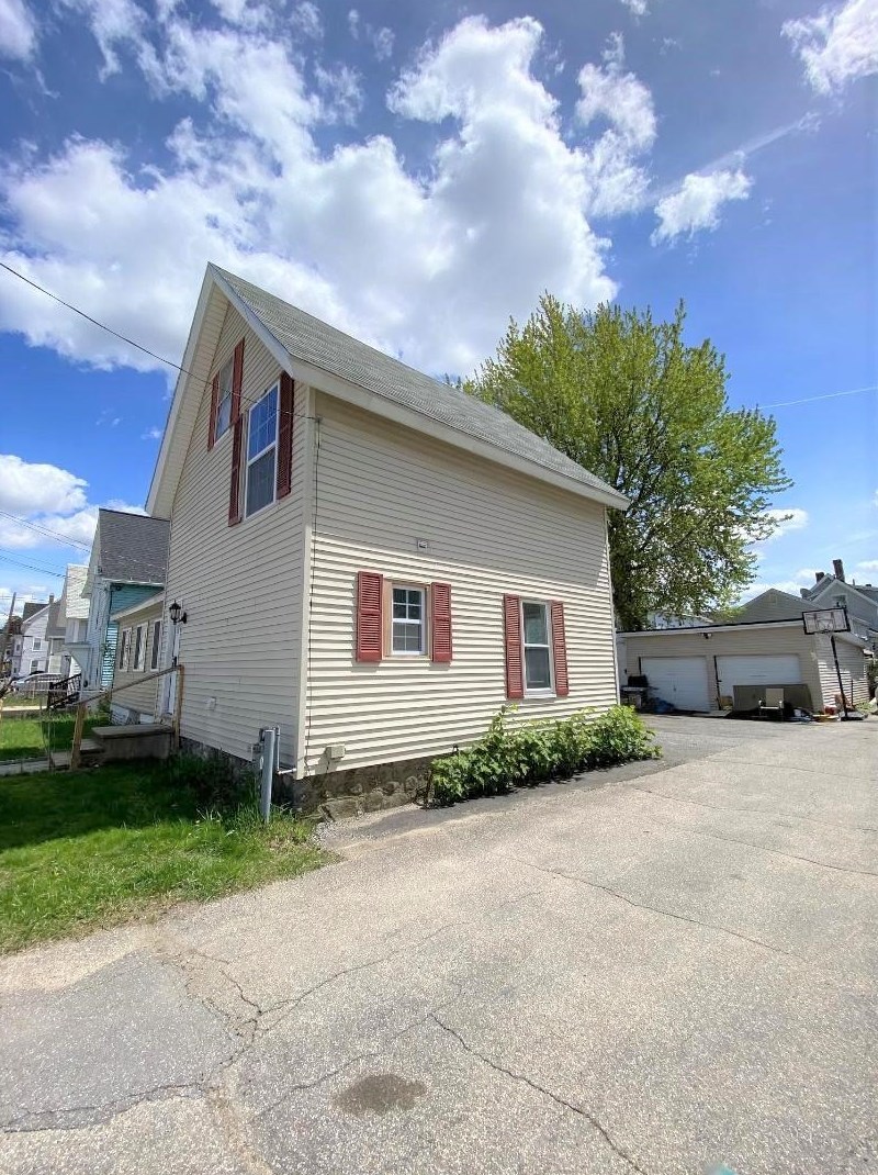 383 Merrimack St, Manchester, NH 03103-4724