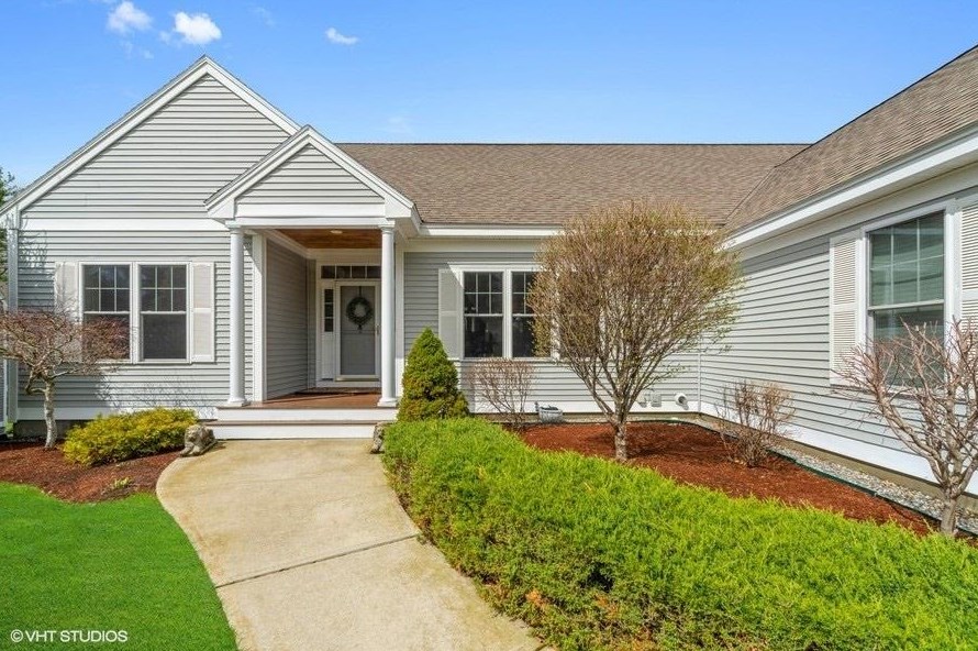 18 Fells Dr, Amherst, NH 03031