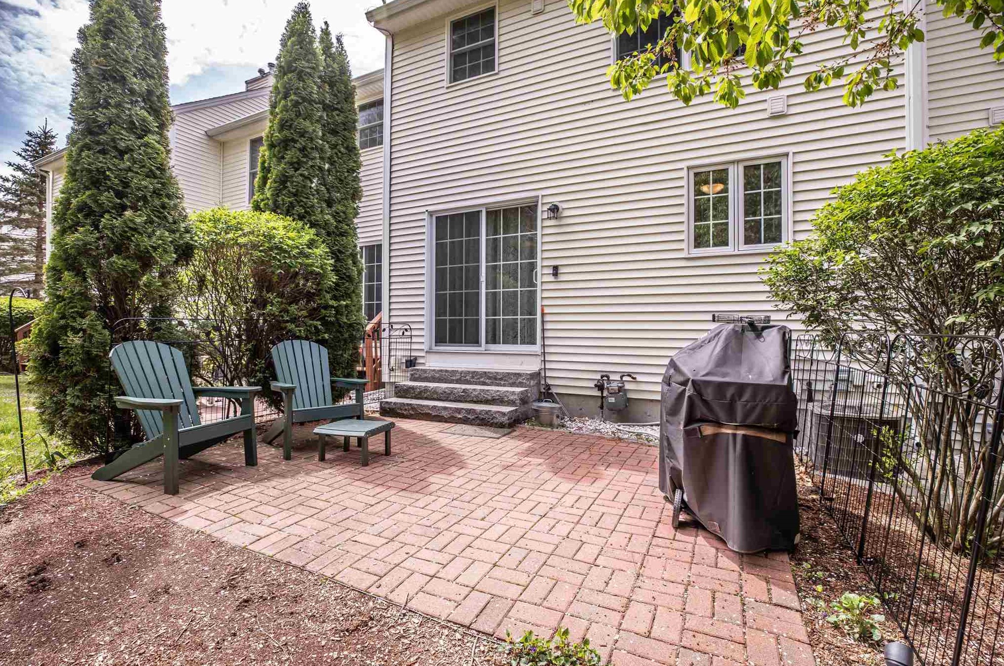 13 Mulberry Ln, Amherst, NH 03031