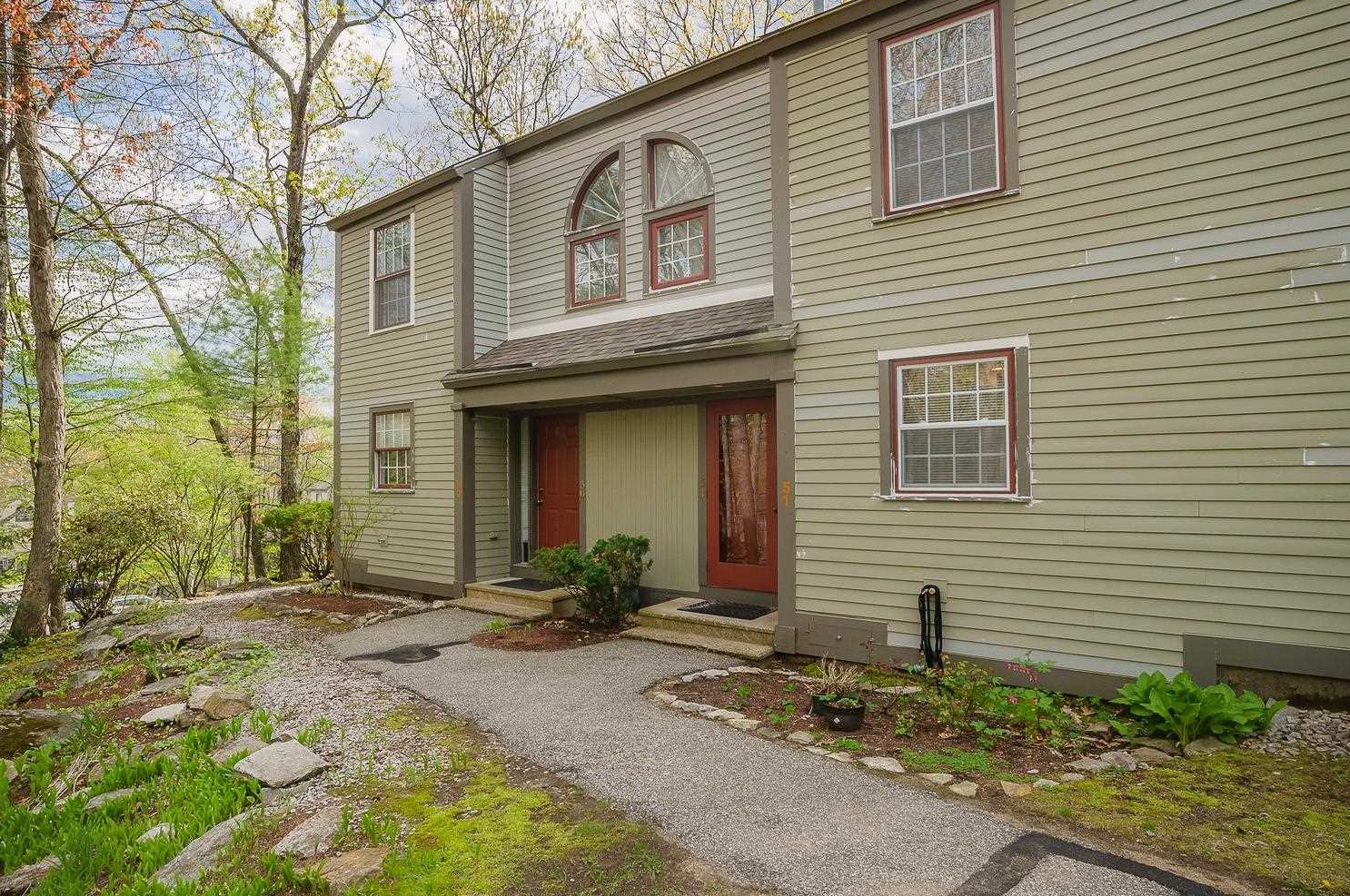 1465 Hooksett Rd, Manchester NH 03106-1860 exterior