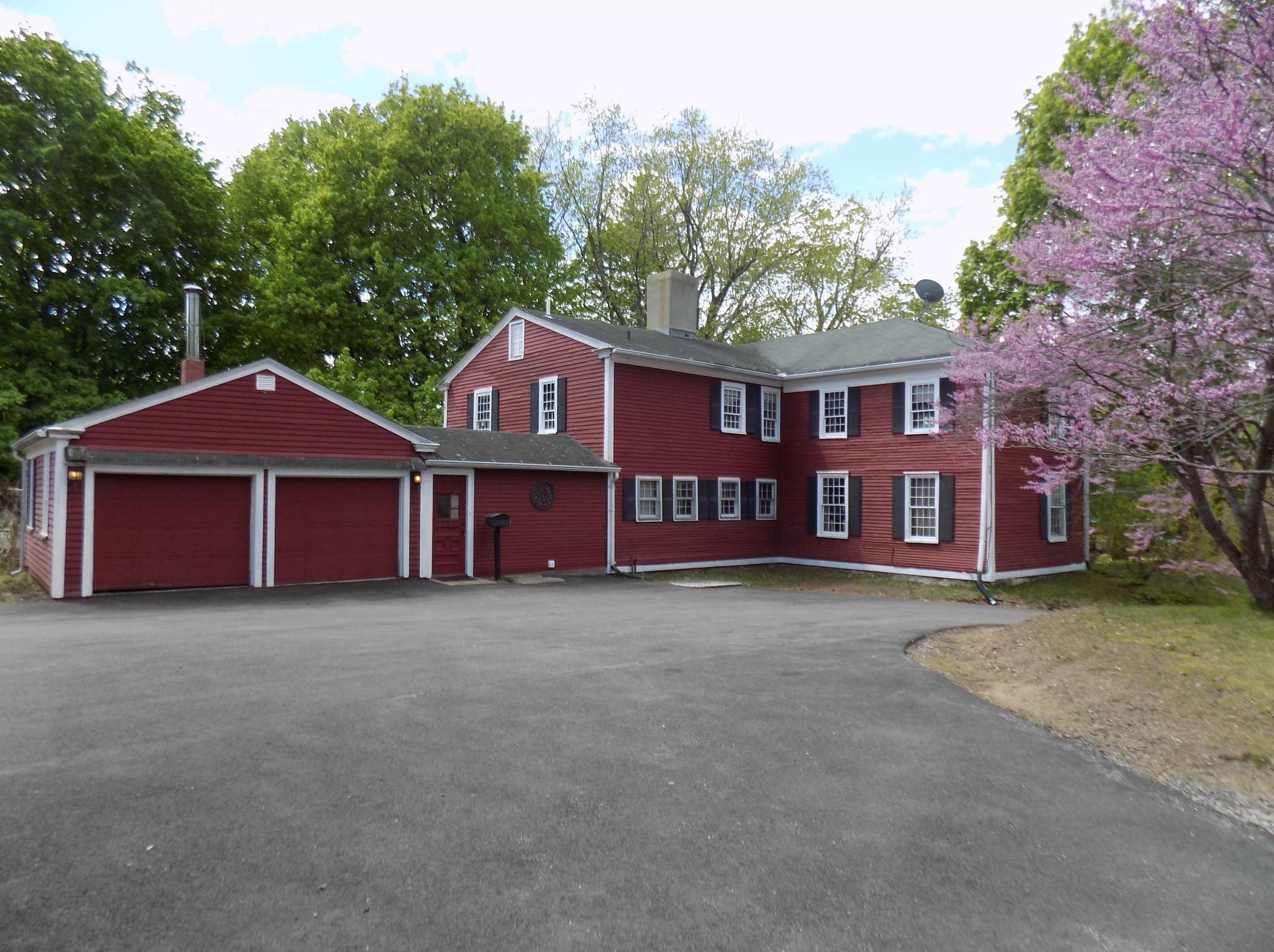 24 Thornton St, Derry, NH 03038