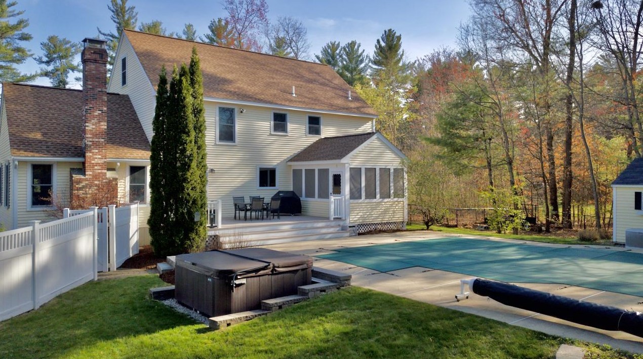 4 Swallow Dr, Hollis, NH 03049