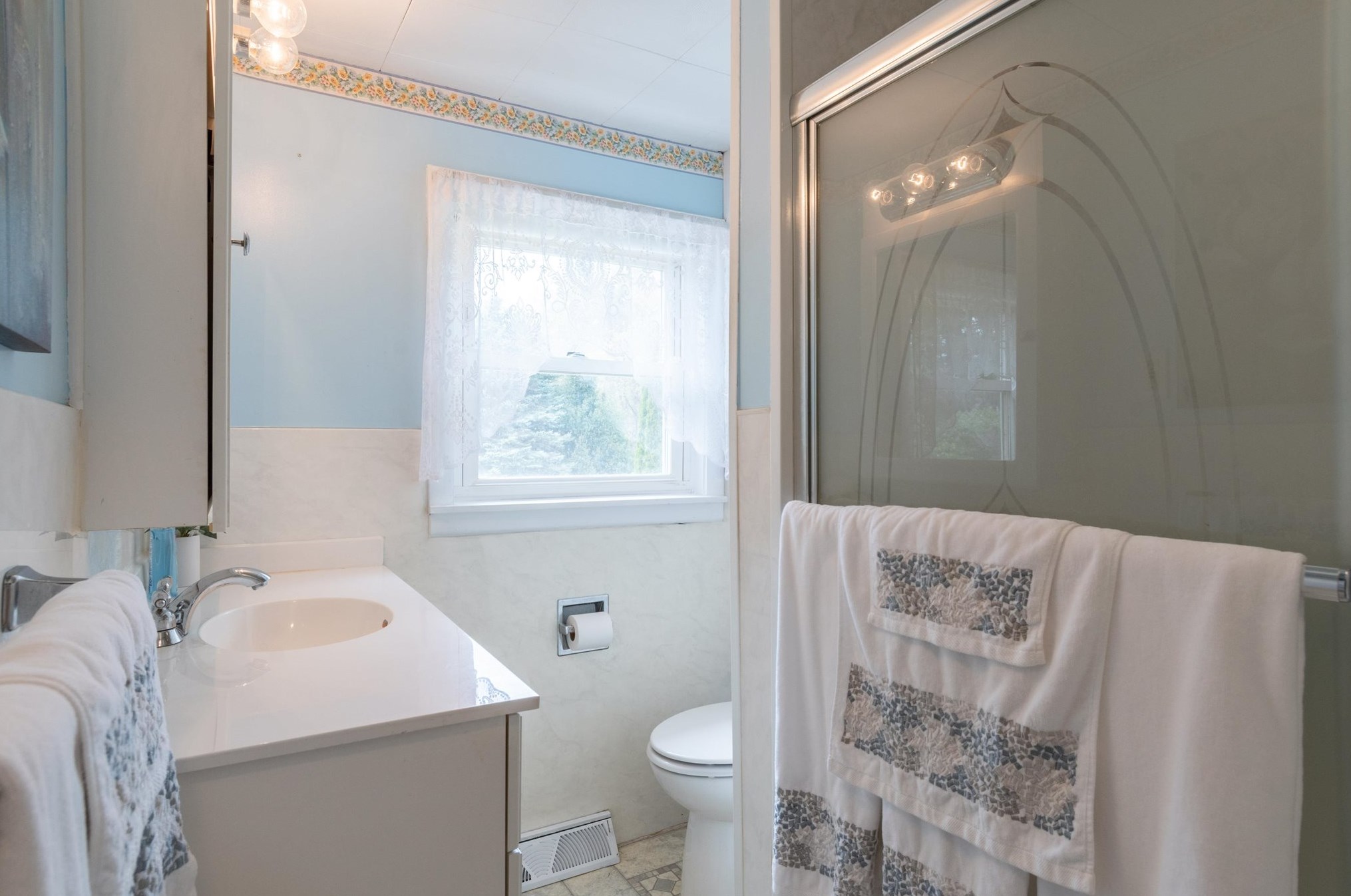 25 Main St, Manchester NH 03102-5129 exterior