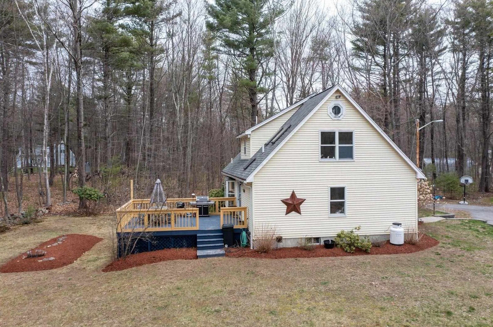 17 Whippoorwill Dr, Newton, NH 03858