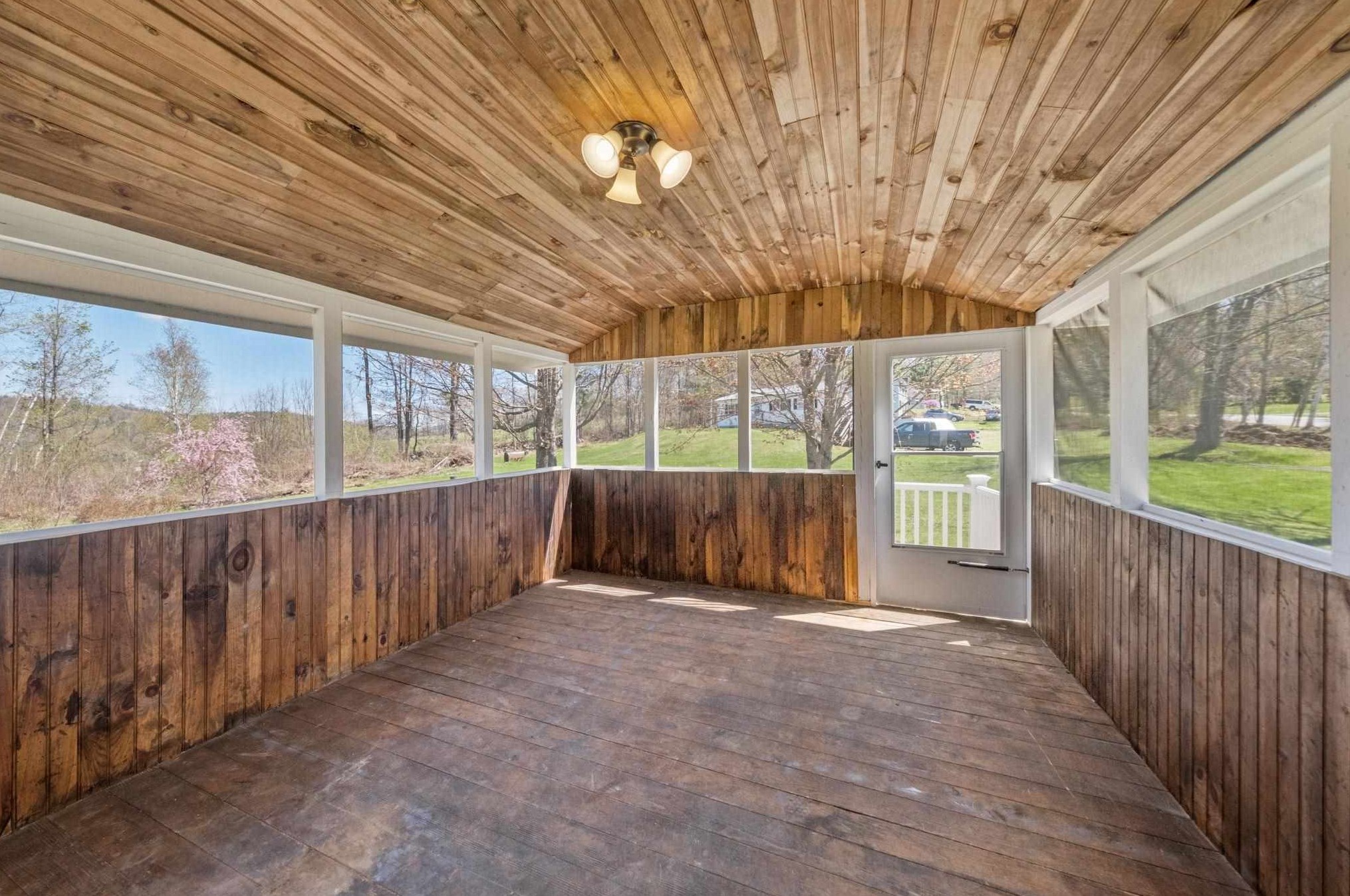 101 Chestnut St, Bridgewater NH  03222-3071 exterior