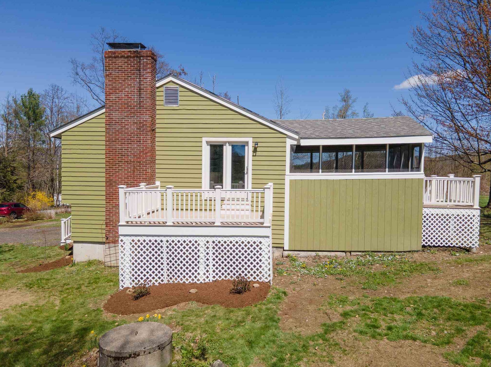 101 Chestnut St, Bridgewater NH  03222-3071 exterior