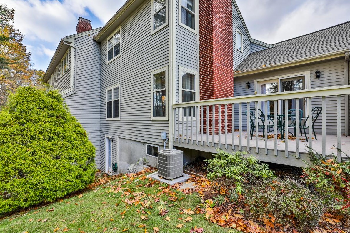 12 Wynridge Rd, Windham NH  03087-1658 exterior