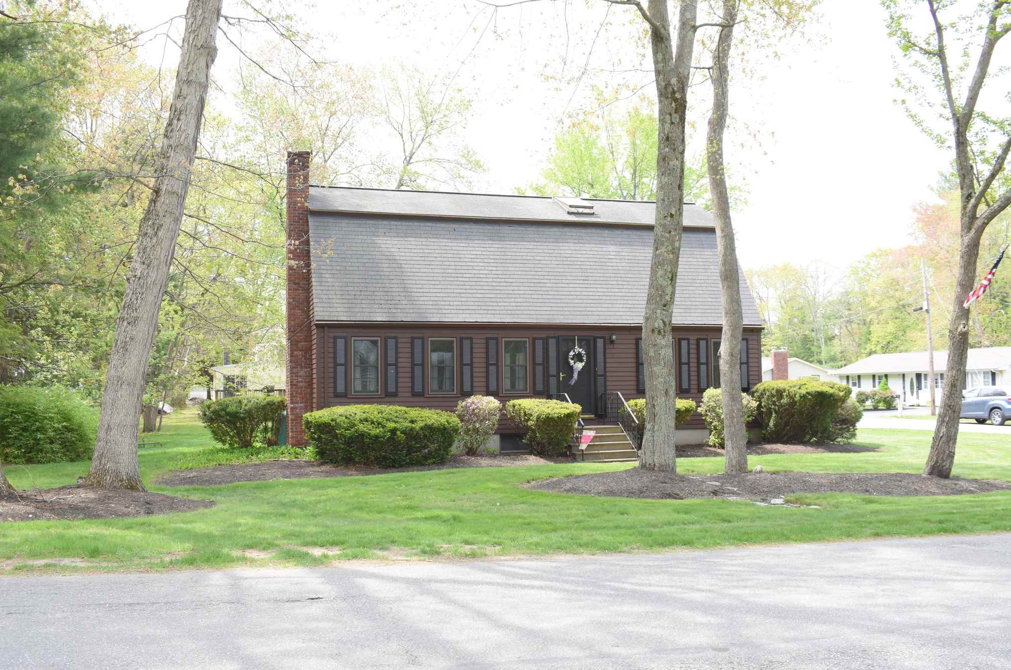 33 Colonial, Salem, NH 03079