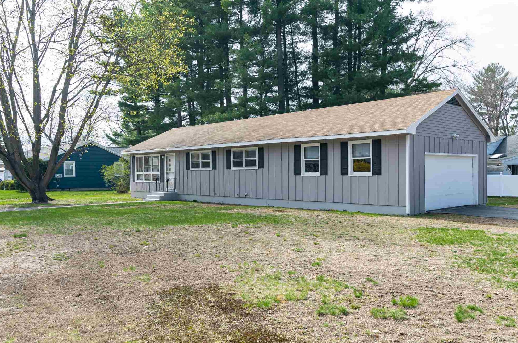 17 Tamarack St, Hudson, NH 03051