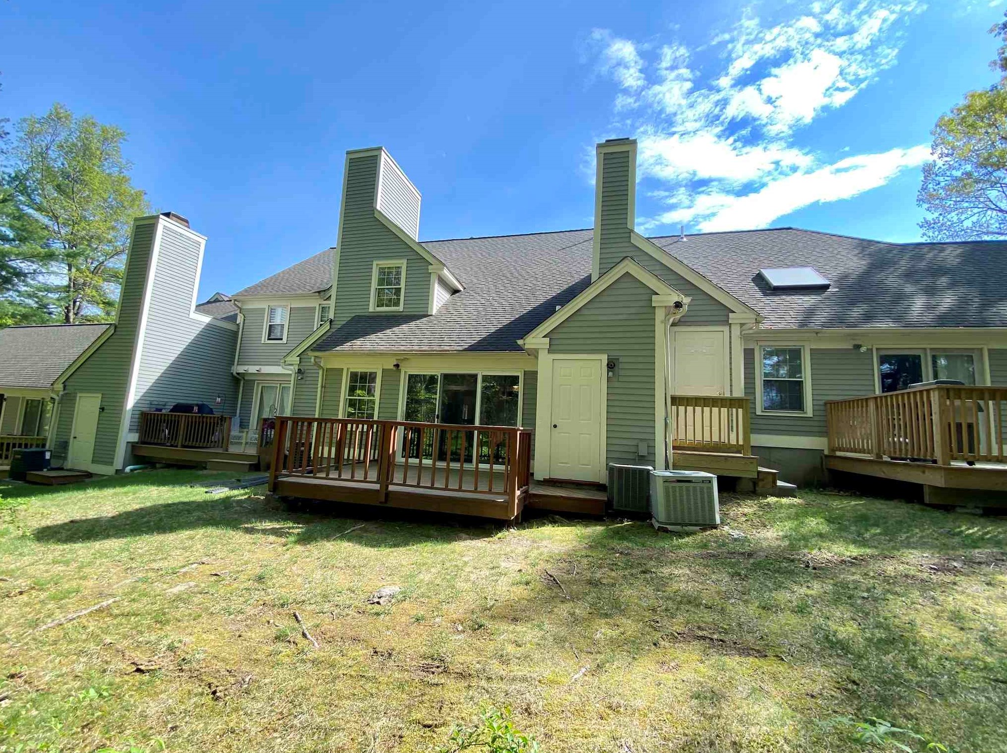 203 Pheasant Run Rd, Hudson, NH 03051-3543
