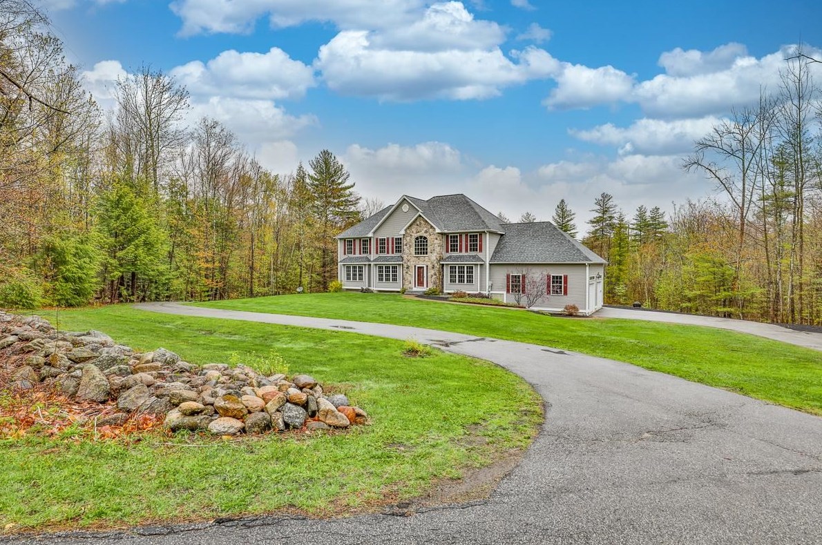 840 River, Weare, NH 03281