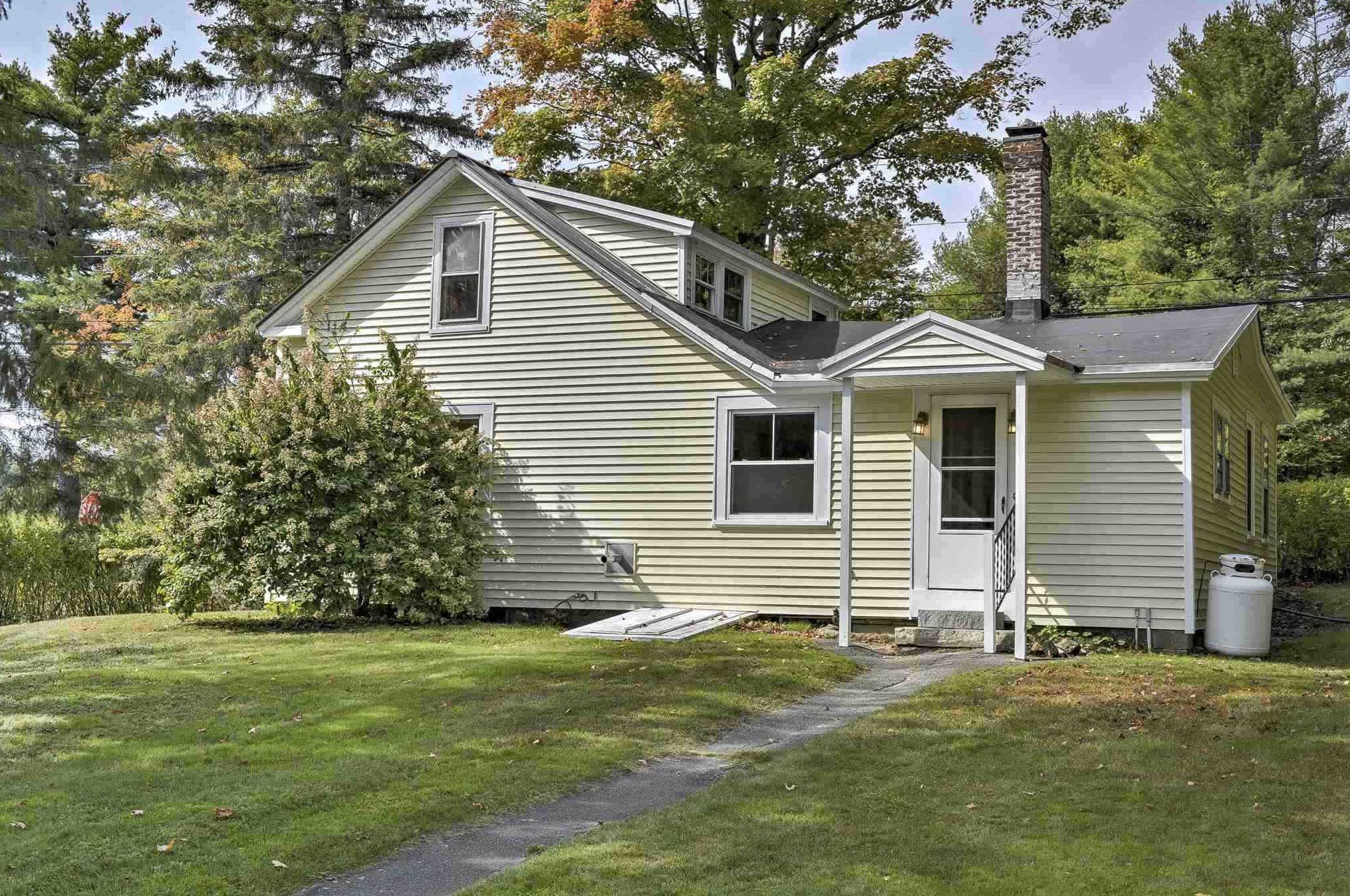 303 Chesham Rd, Harrisville, NH 03450 exterior