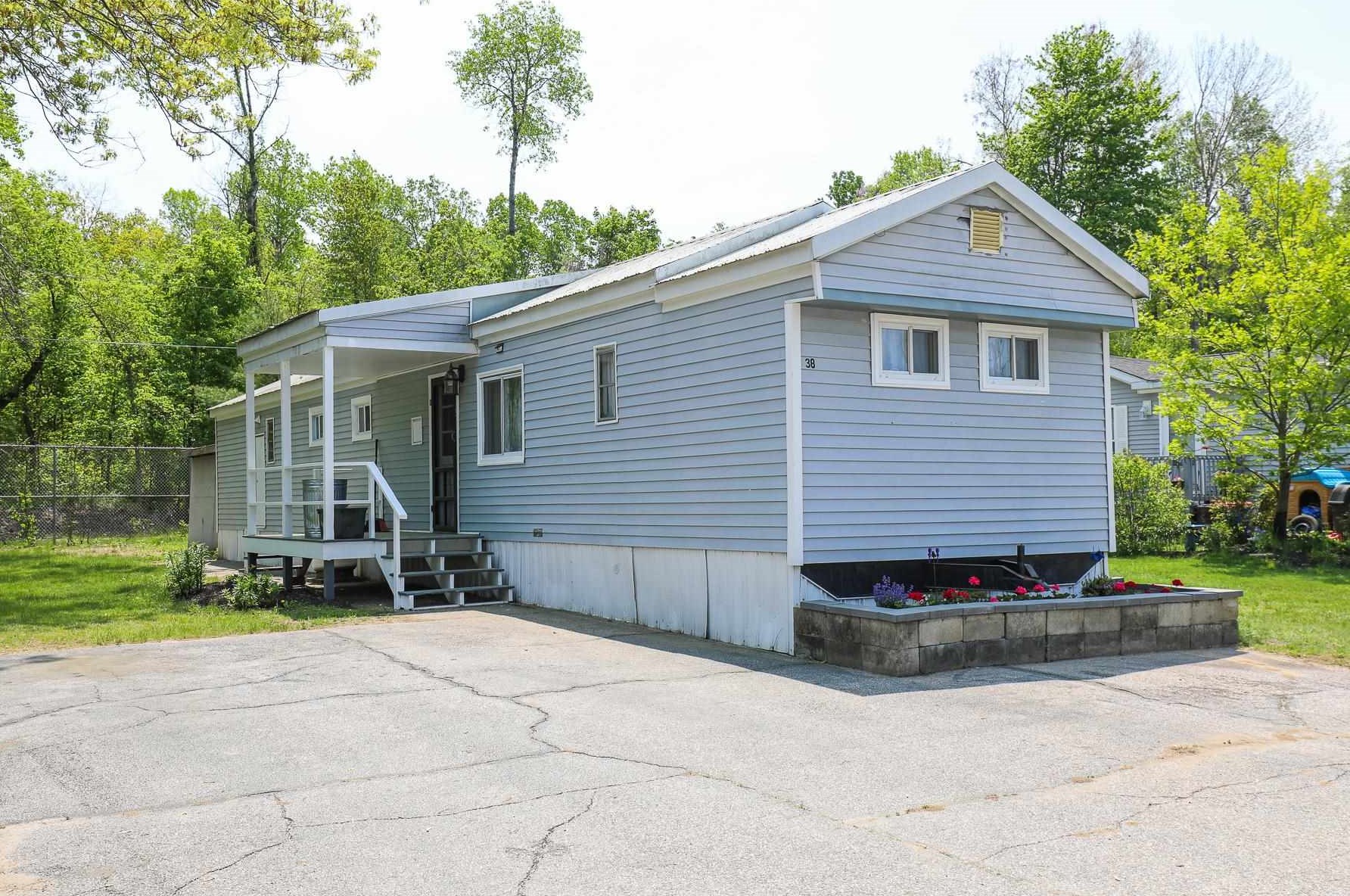 38 Longmeadow Dr, Concord, NH 03301