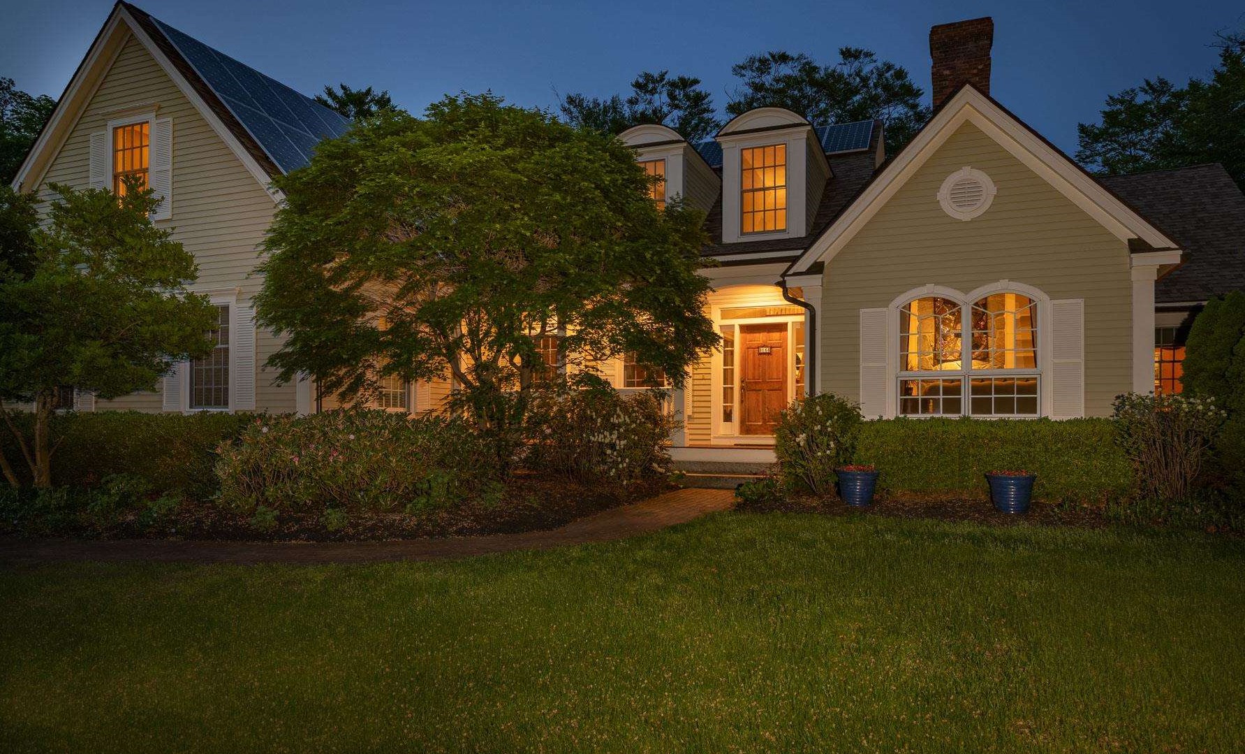 16 Squier Dr, North Hampton, NH 03862