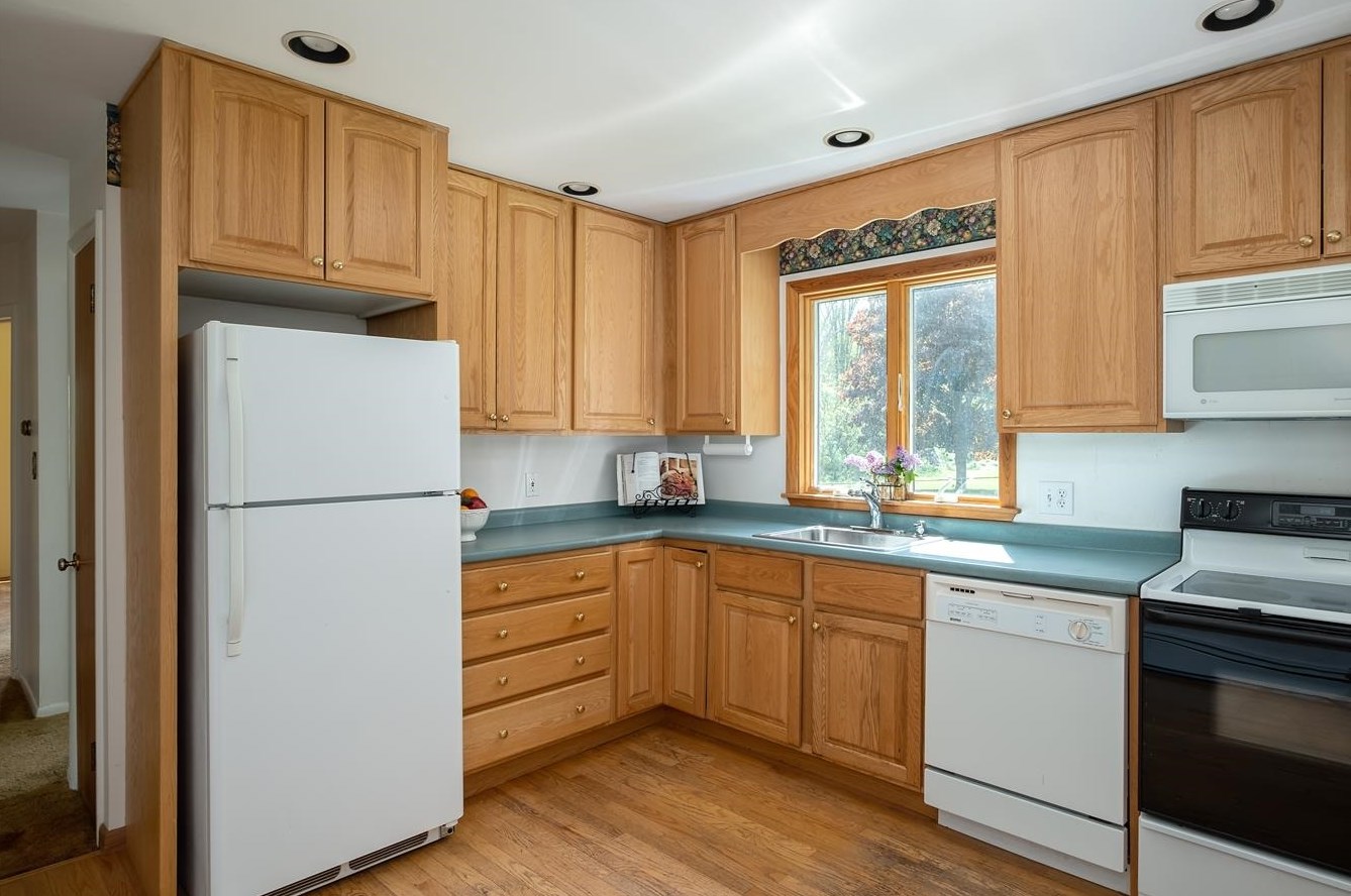 26 Hobbs Rd, North Hampton, NH 03862