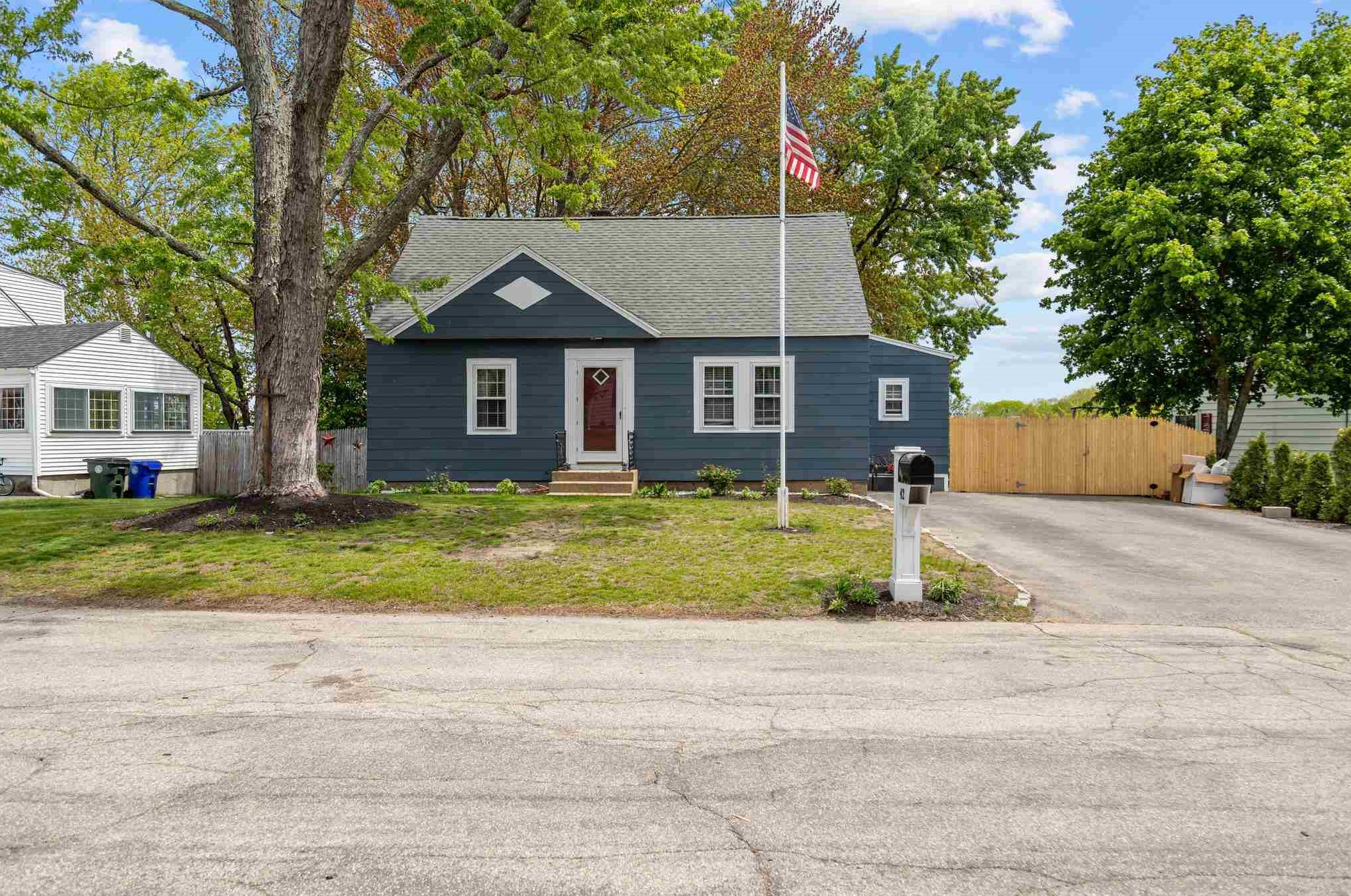 42 Tougas Ave, Manchester, NH 03109-4906
