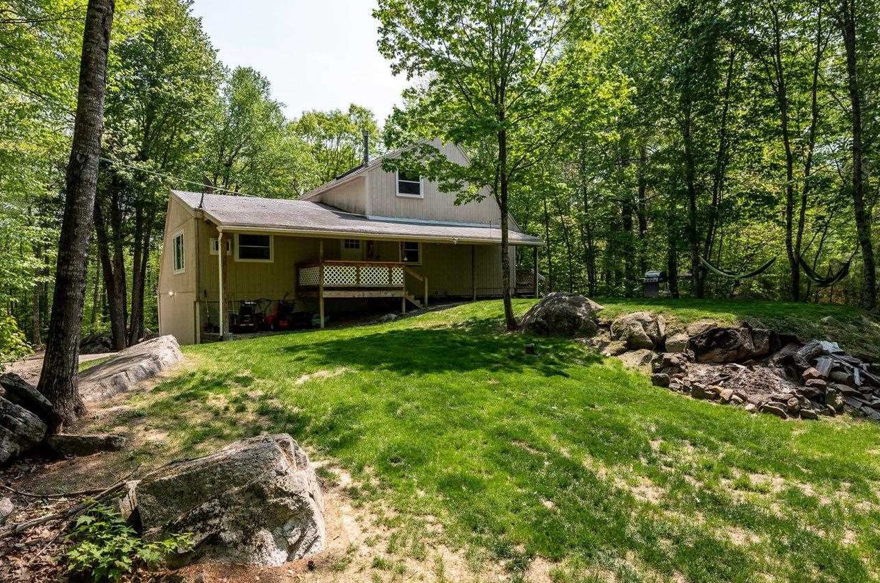 684 Long Shores Dr, Barrington, NH 03825