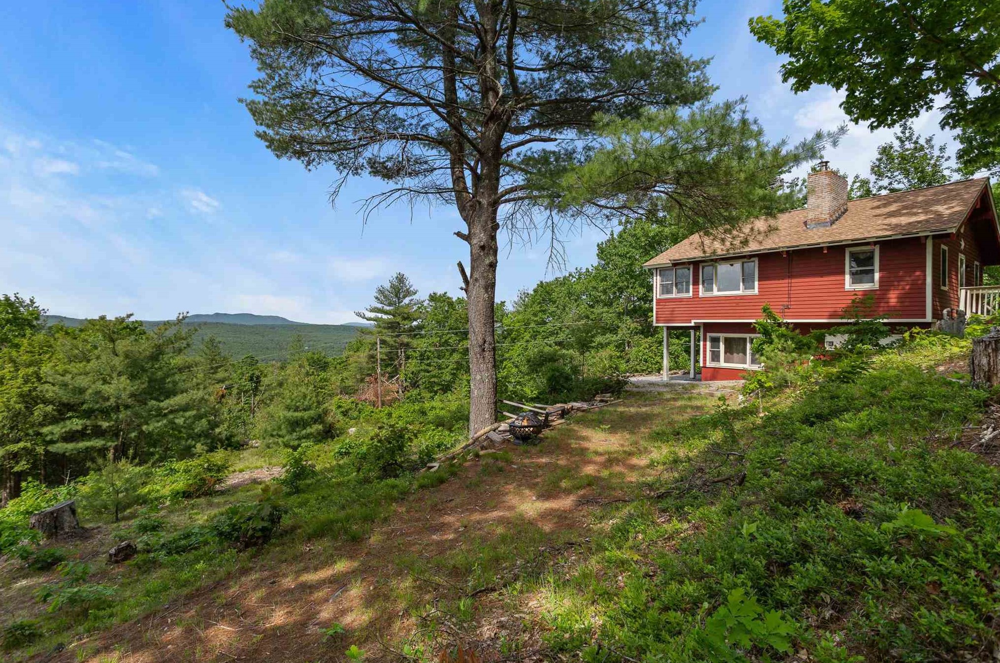 260 Maplewold Rd, Weare, NH 03281