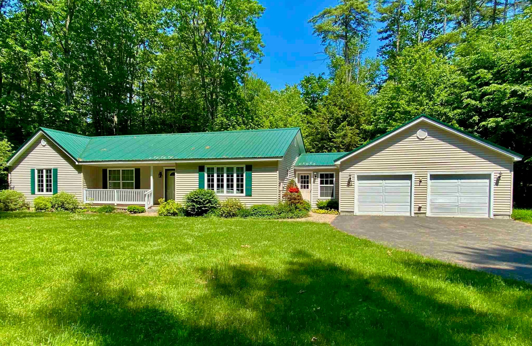 26 Robin Acres Dr, Tuftonboro, NH 03894 exterior