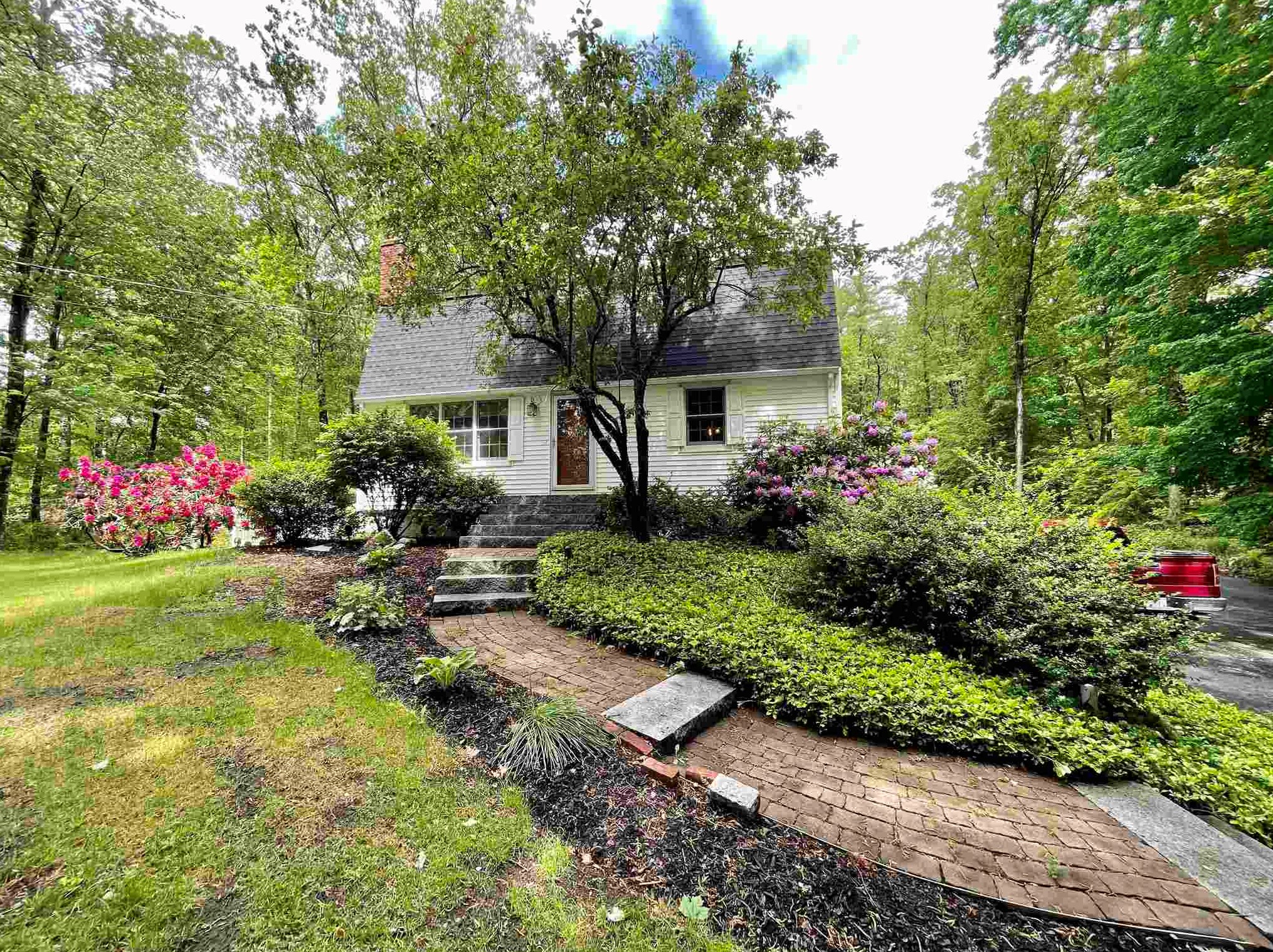 121 Wilson Hill Rd, Merrimack, NH 03054