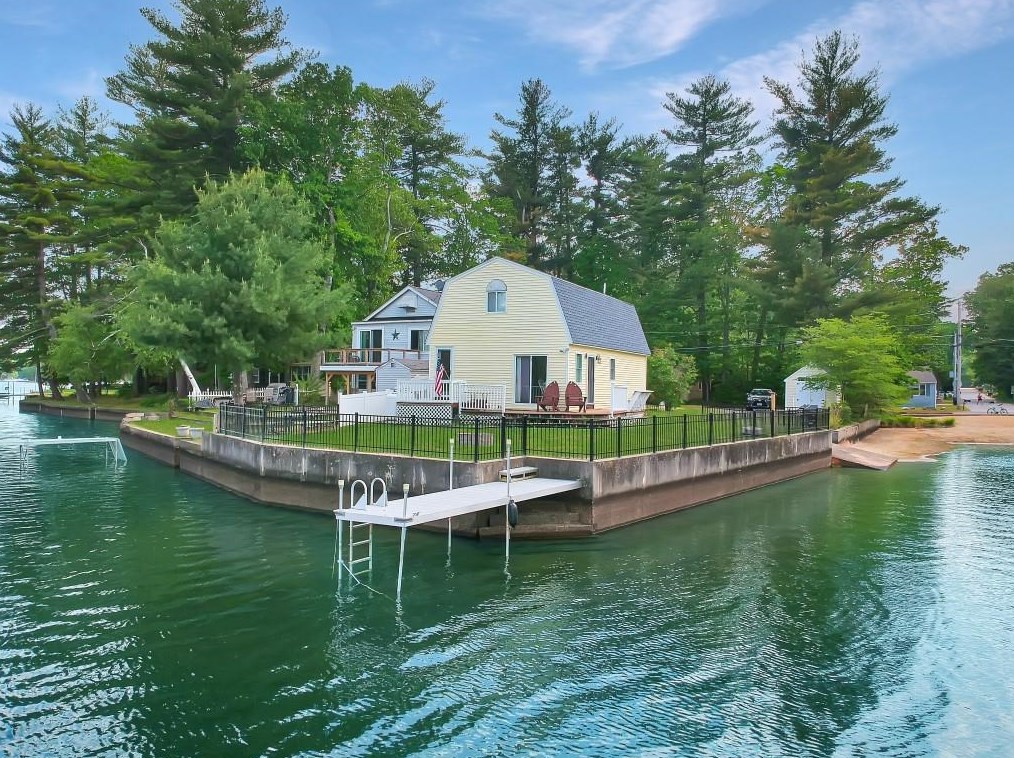201 Shore Dr, Salem, NH 03079