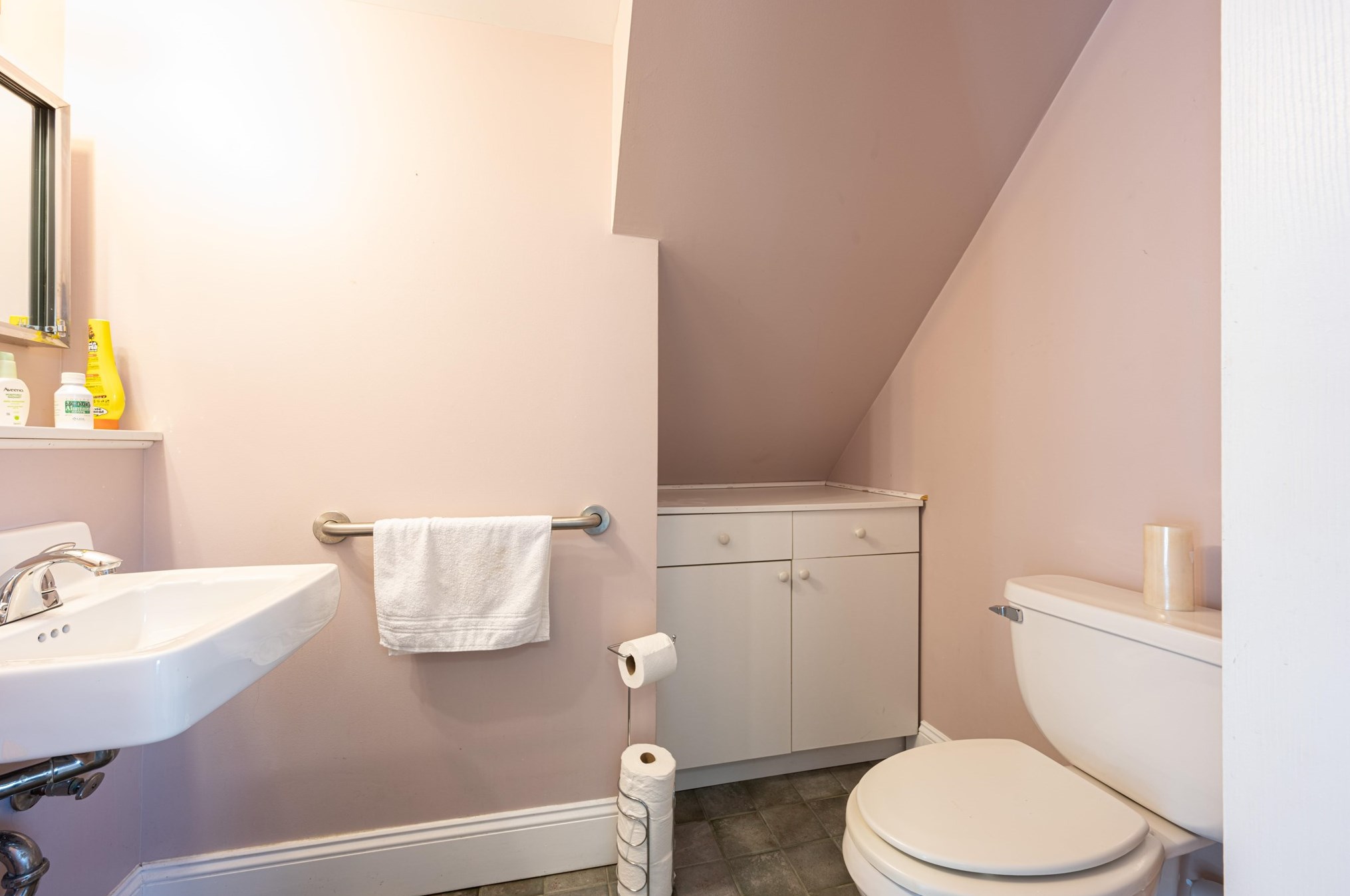 10 Jewett St, Manchester NH 03103-3856 exterior