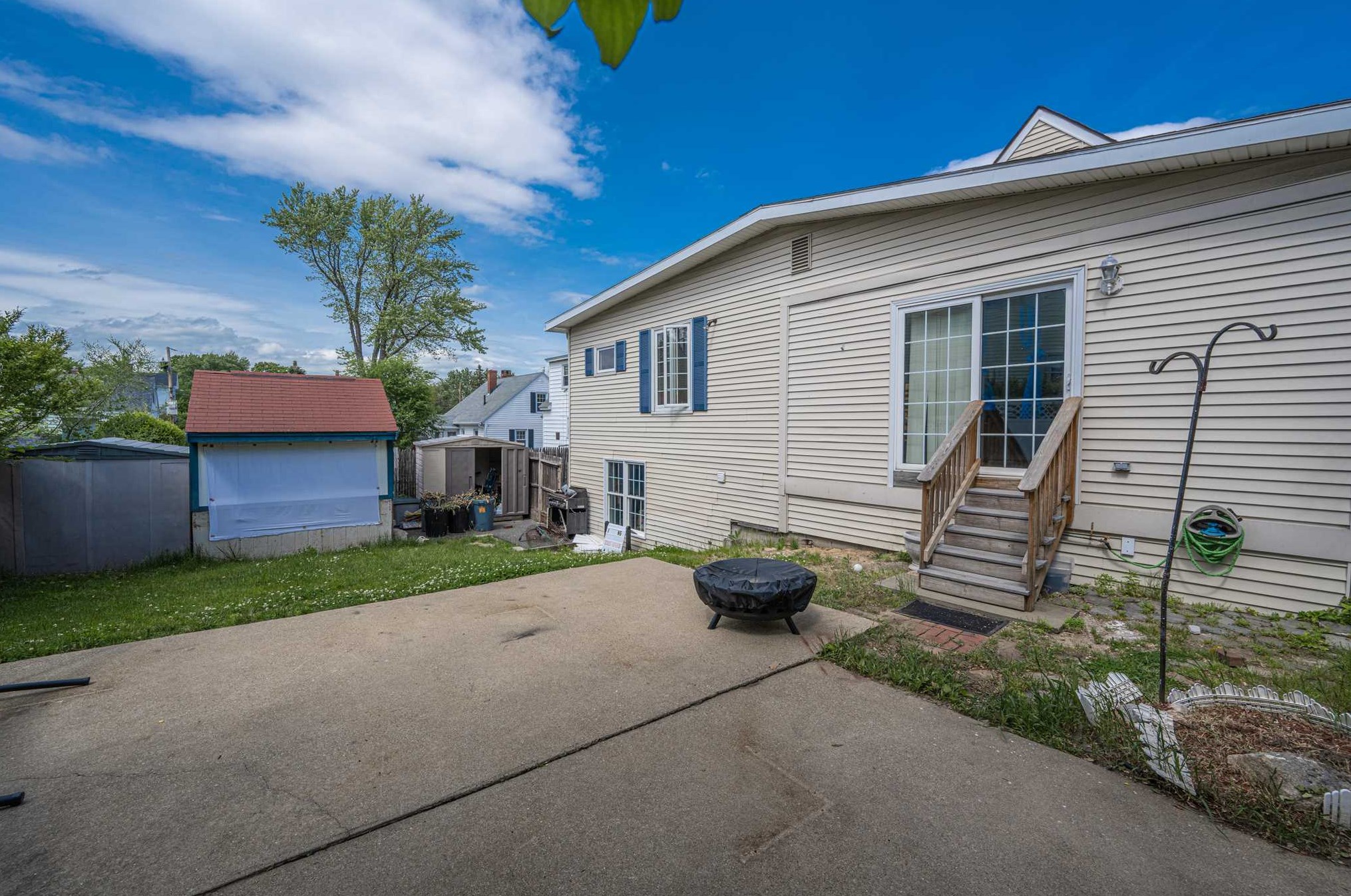 10 Jewett St, Manchester NH 03103-3856 exterior