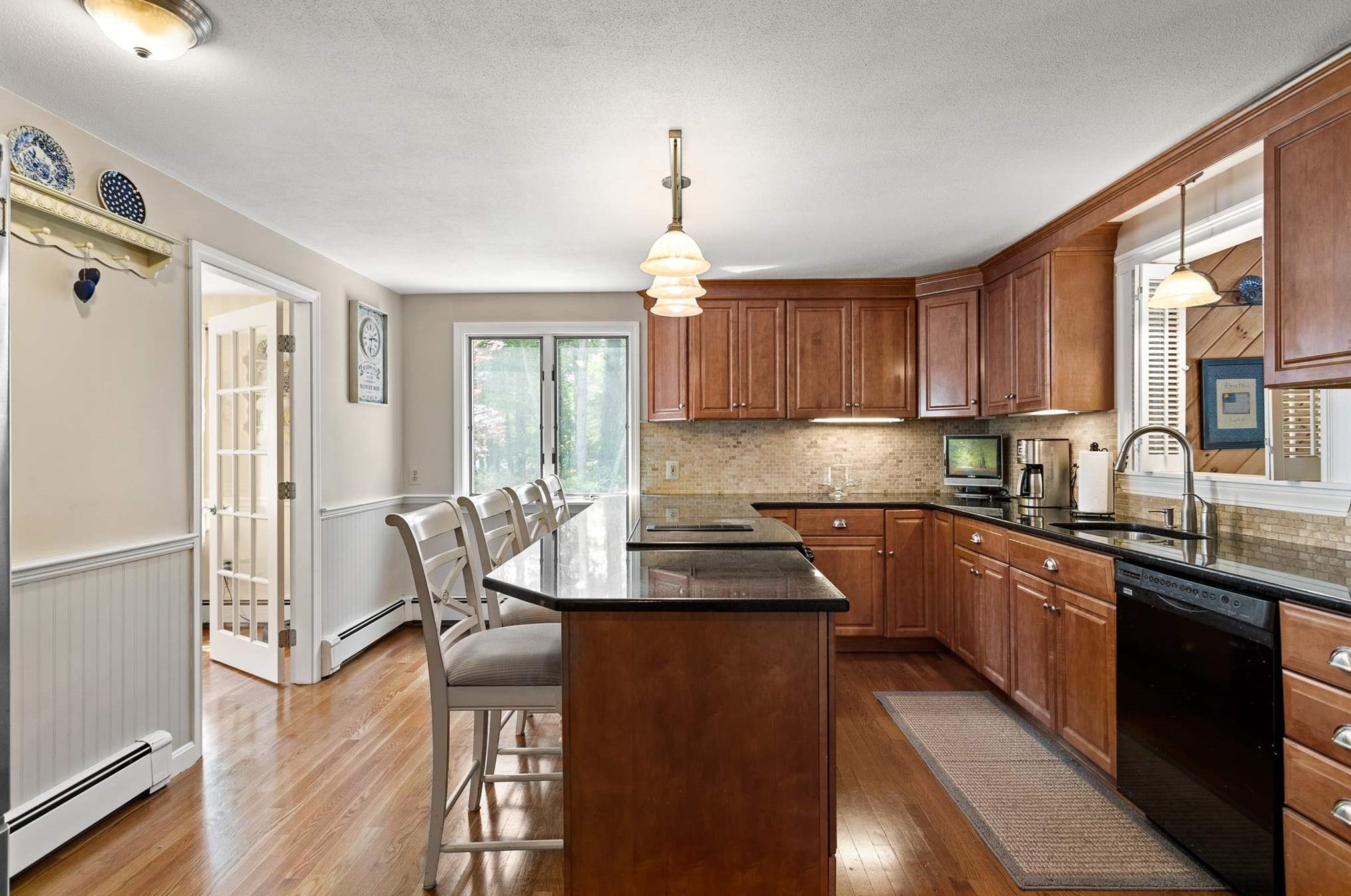 82 Londonderry Rd, Windham, NH 03087-1171