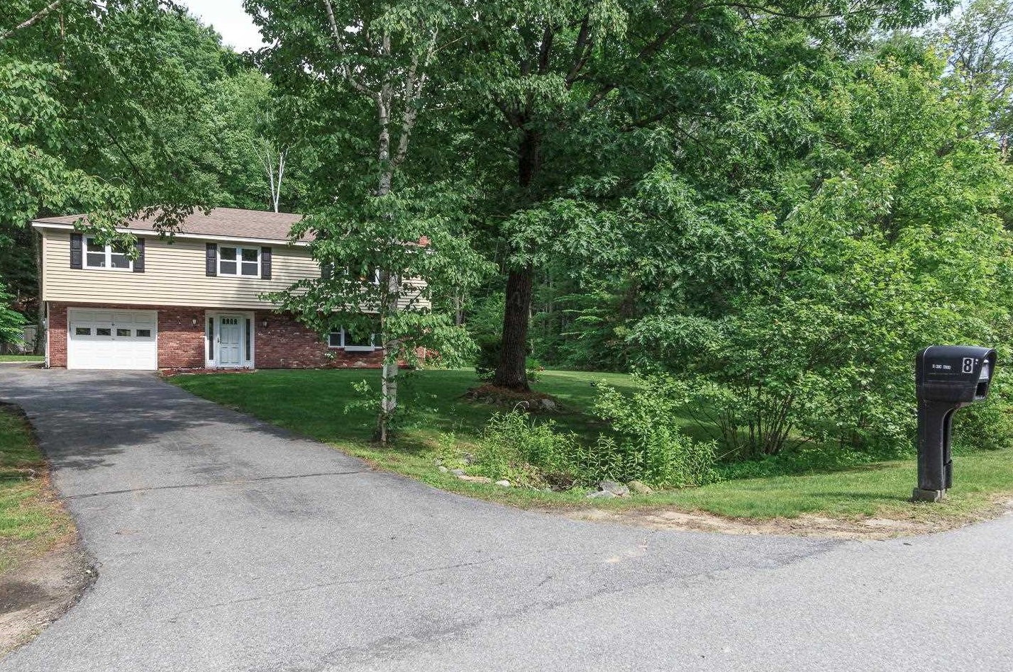 8 Red Deer, Londonderry, NH 03053