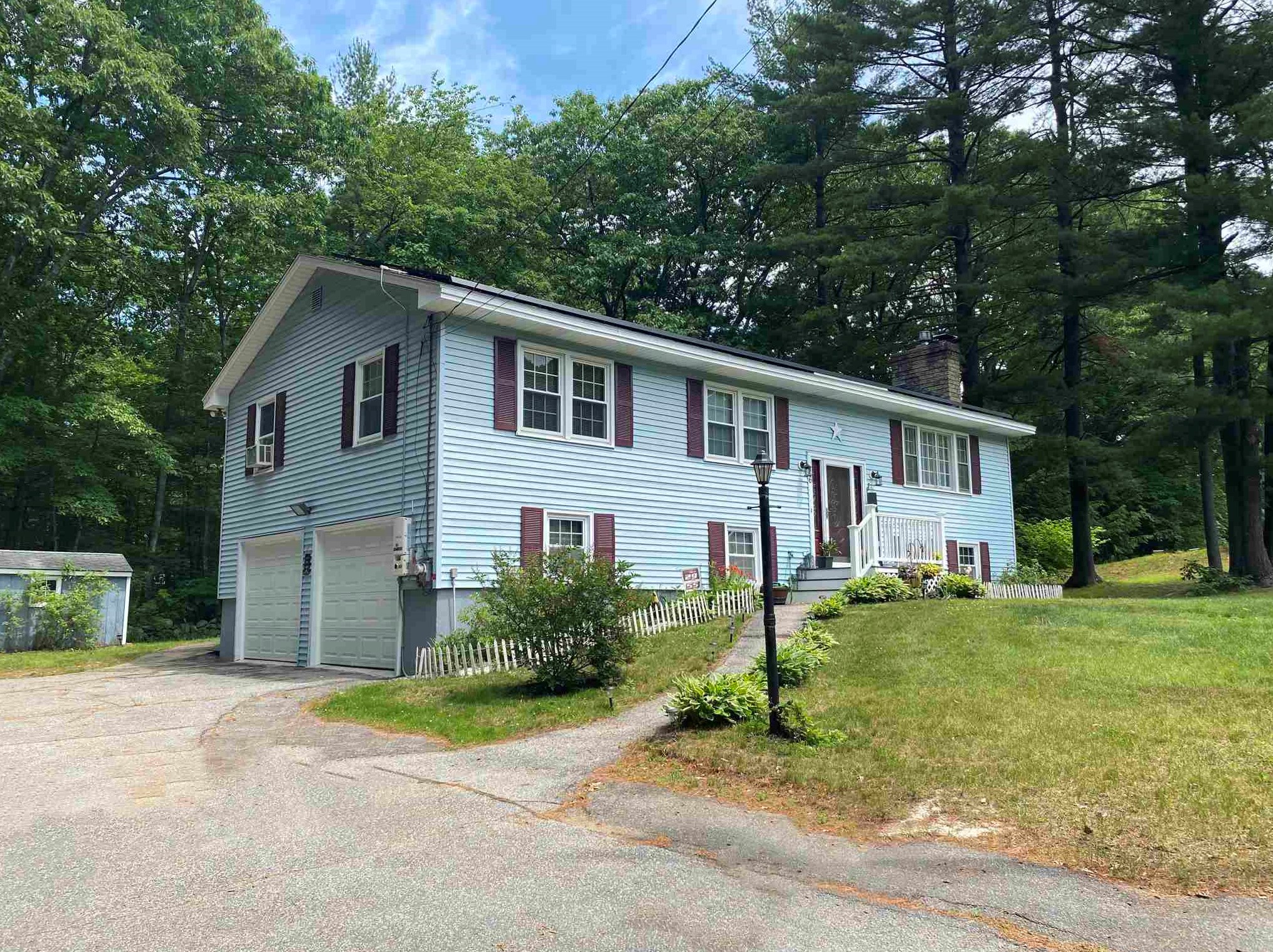 26 Kingsbury St, Derry, NH 03038