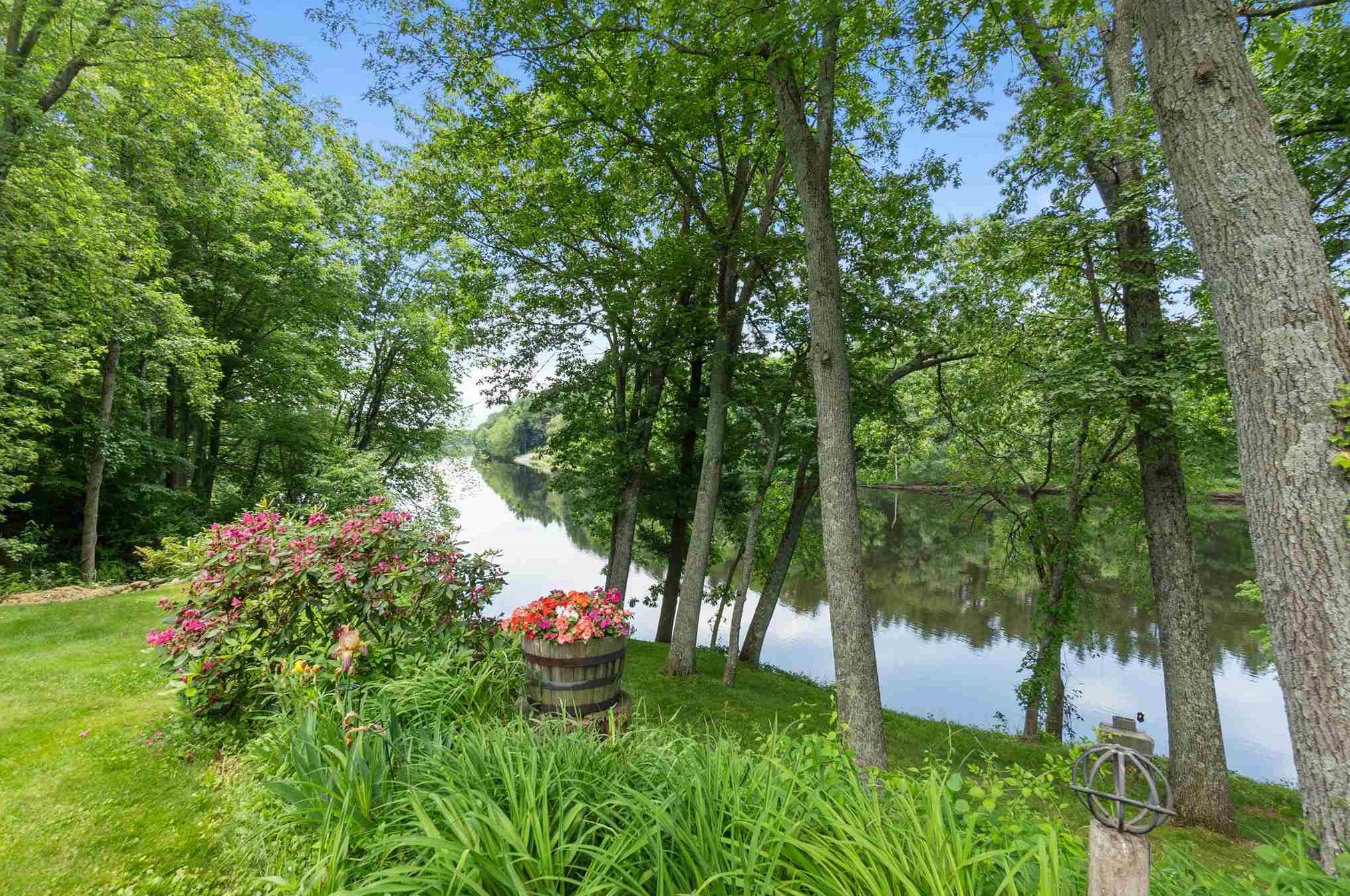 7 Riverview Cir, Hudson, NH 03052-2471