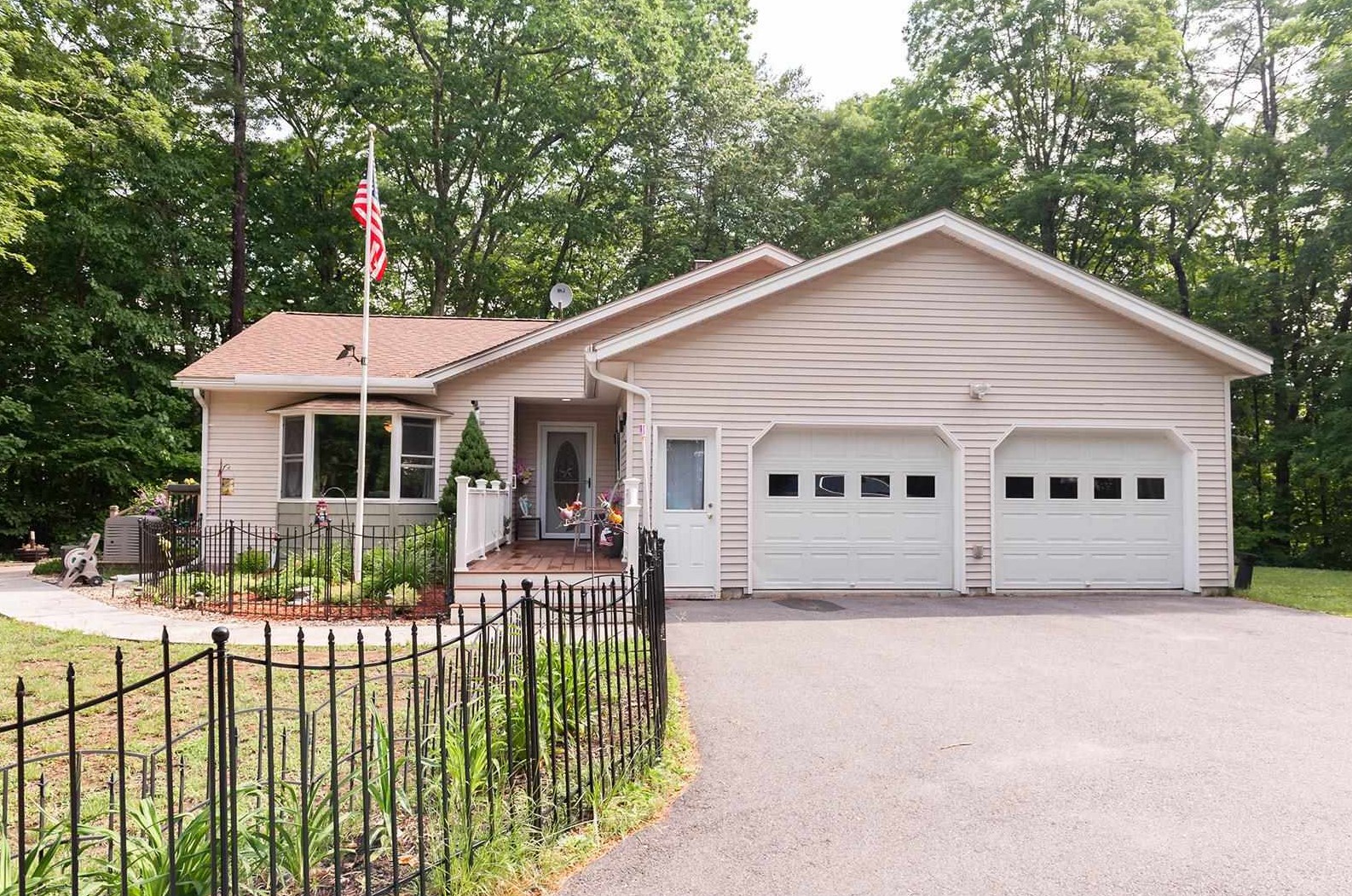 41 W Surry, Keene, NH 03431