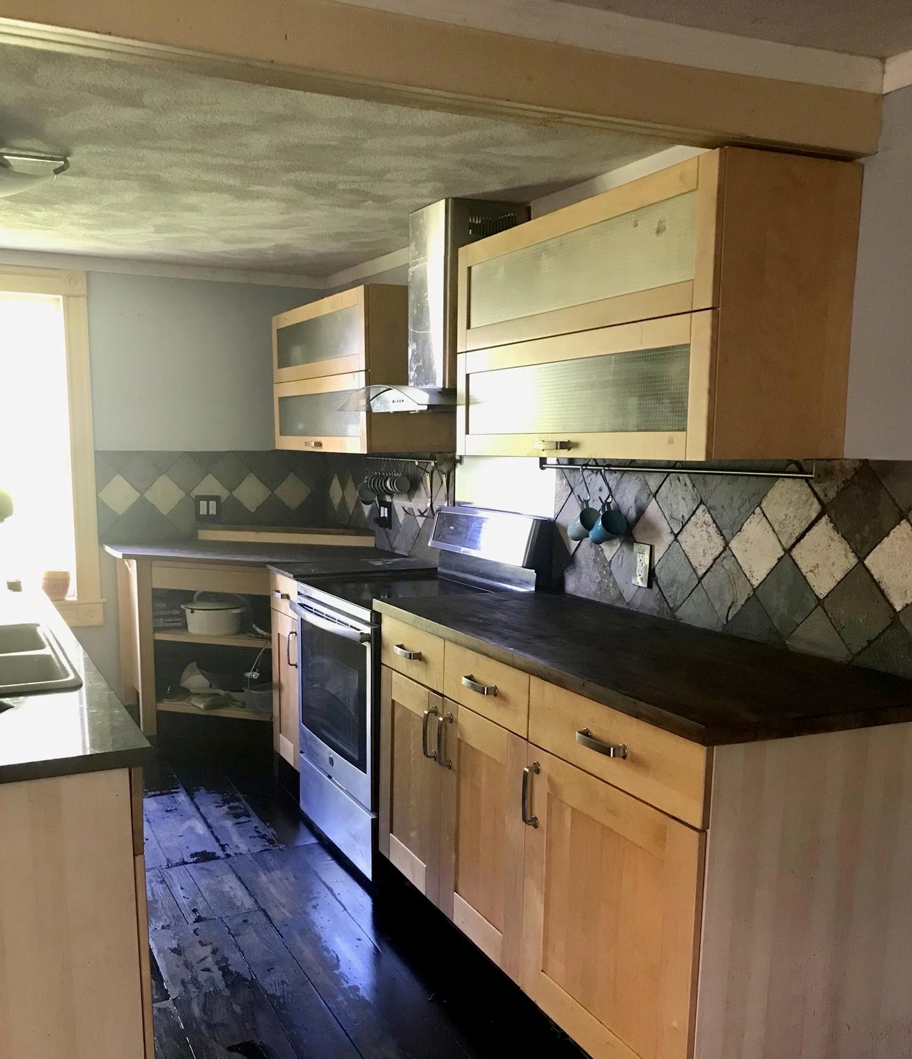 188 Mammoth Rd, Pelham, NH 03076