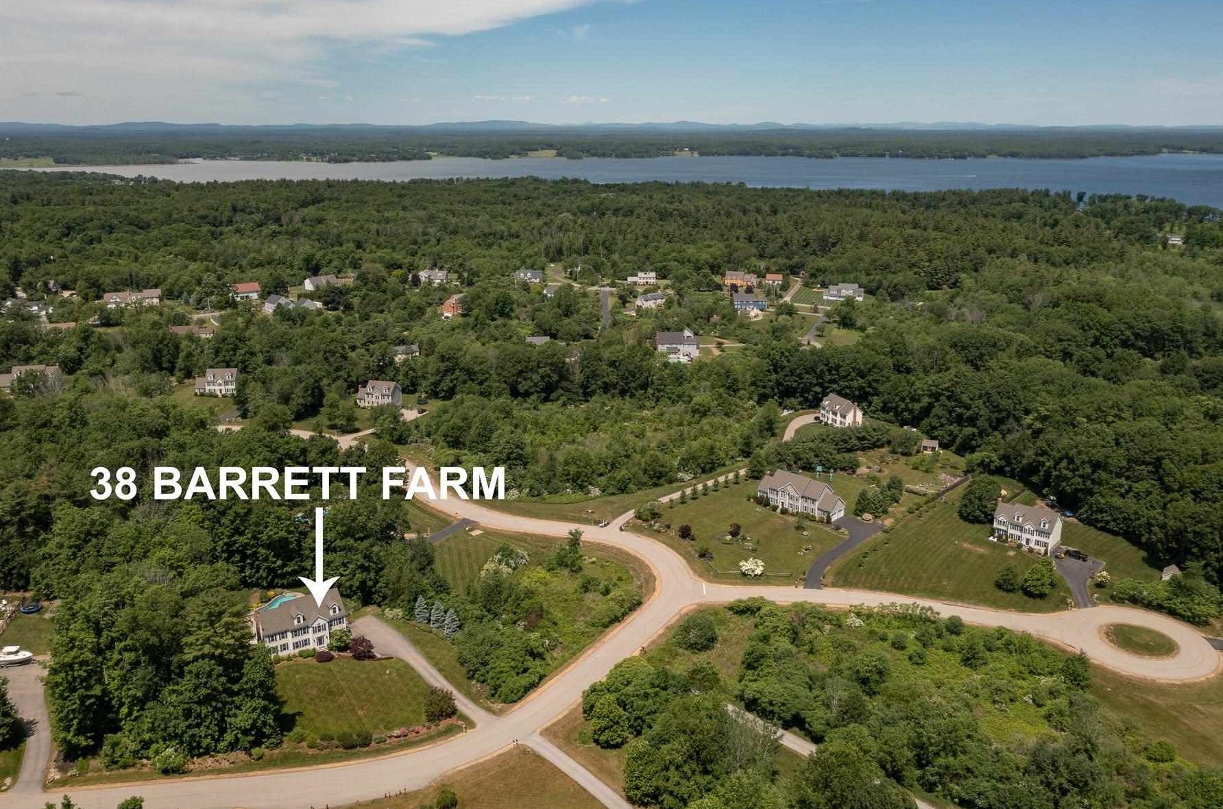 38 Barrett Farm Dr, Greenland, NH 03840-2174