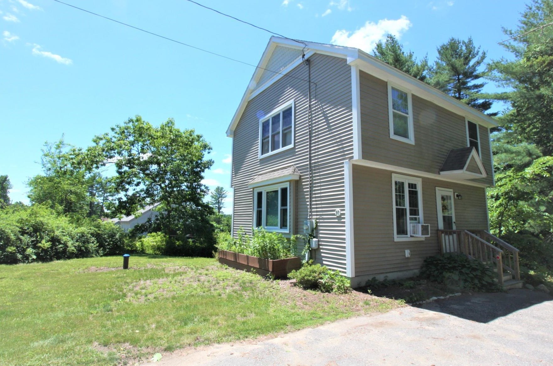 97 Kendall Pond Rd, Windham, NH 03087 exterior