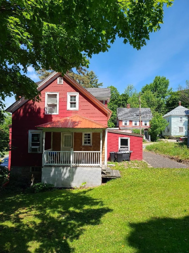 292 Hillside Ave, Berlin, NH 03570 exterior