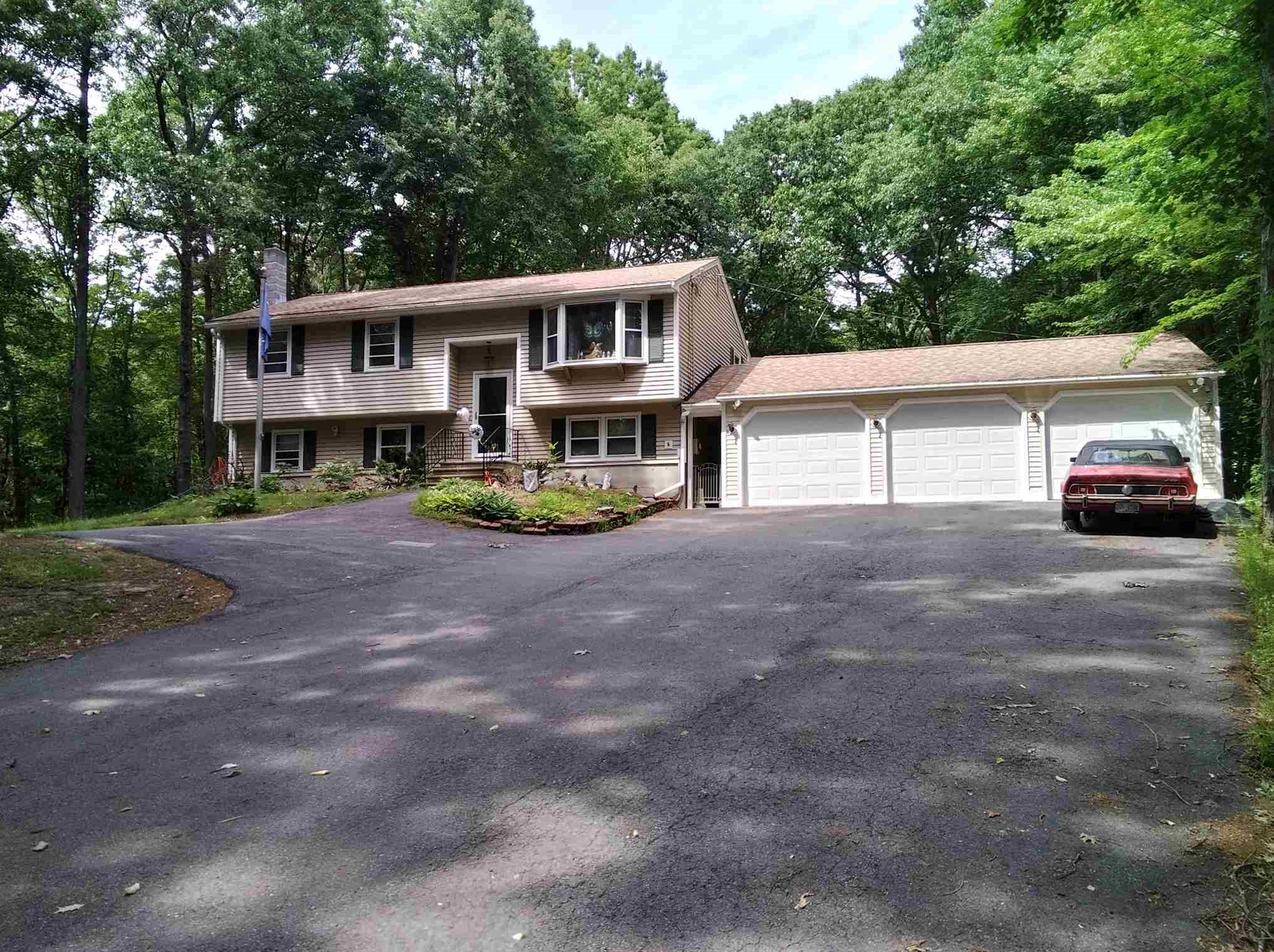 66 English Range, Derry, NH 03038