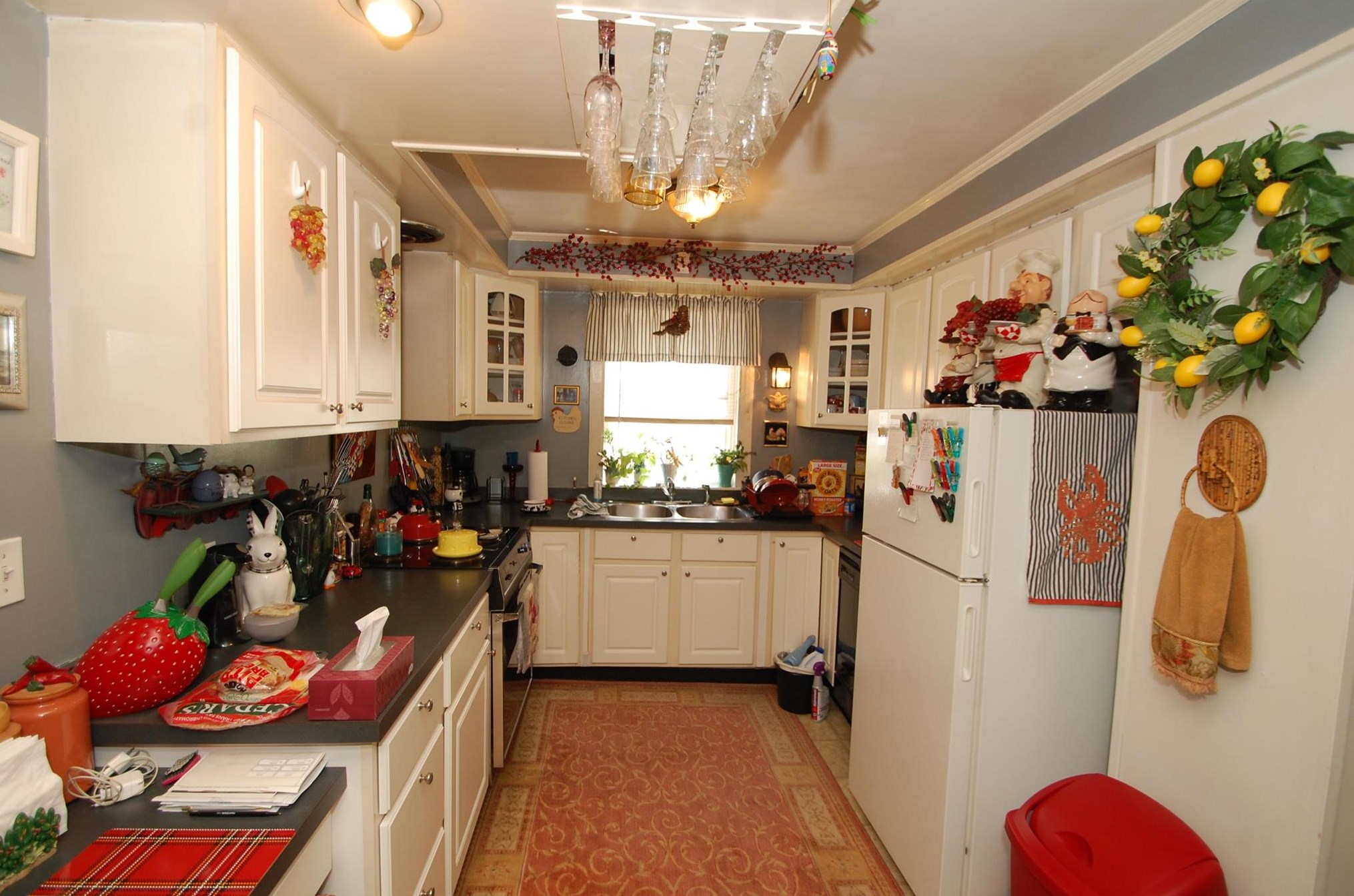 19 Pennacook St, Manchester, NH 03104-3555