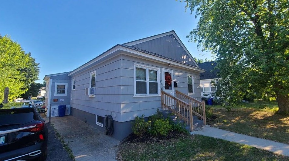 489 Spruce St, Manchester, NH 03103-3653