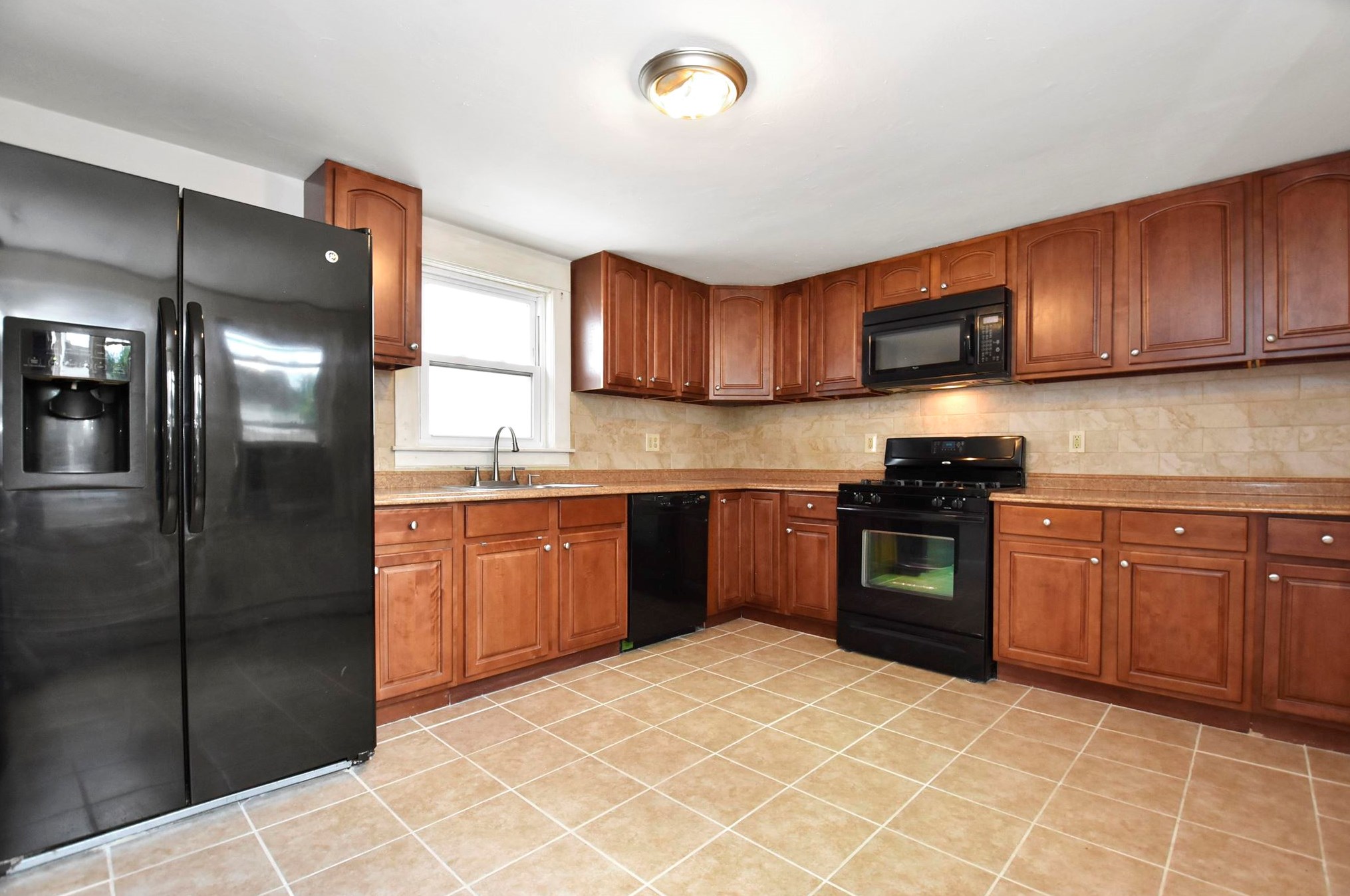 38 Palm St, Nashua, NH 03060