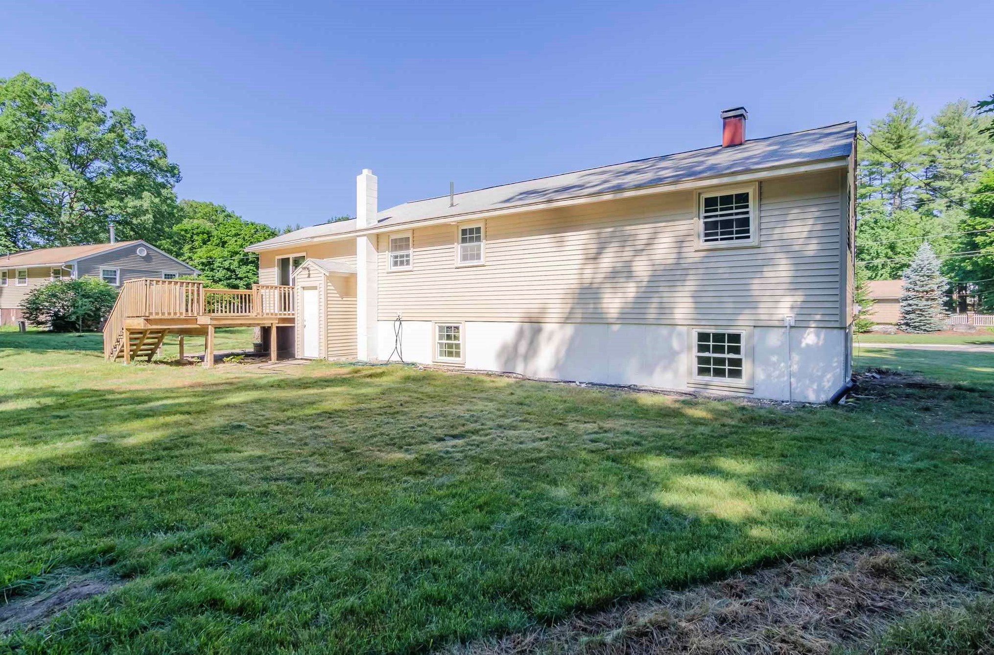 35 Waterville Dr, Merrimack NH  03054-2607 exterior