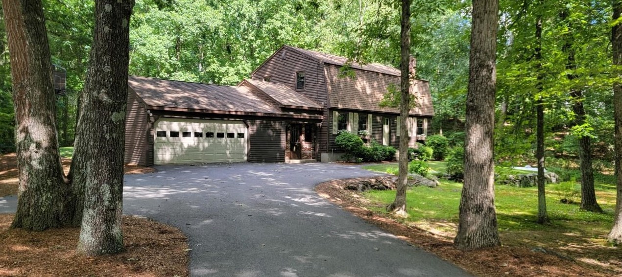 37 Heritage Cir, Hudson NH  03051-3427 exterior