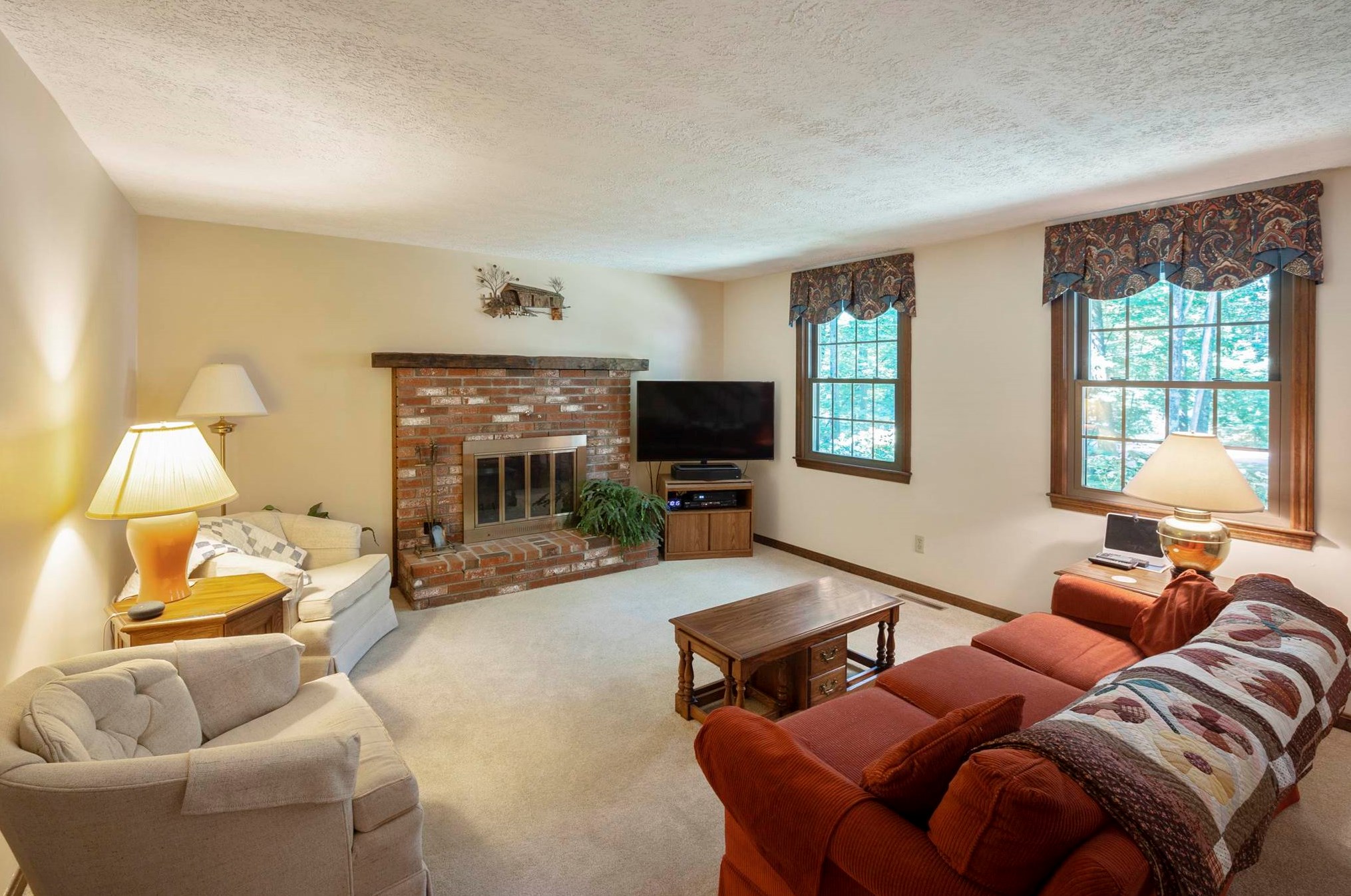 37 Heritage Cir, Hudson NH  03051-3427 exterior
